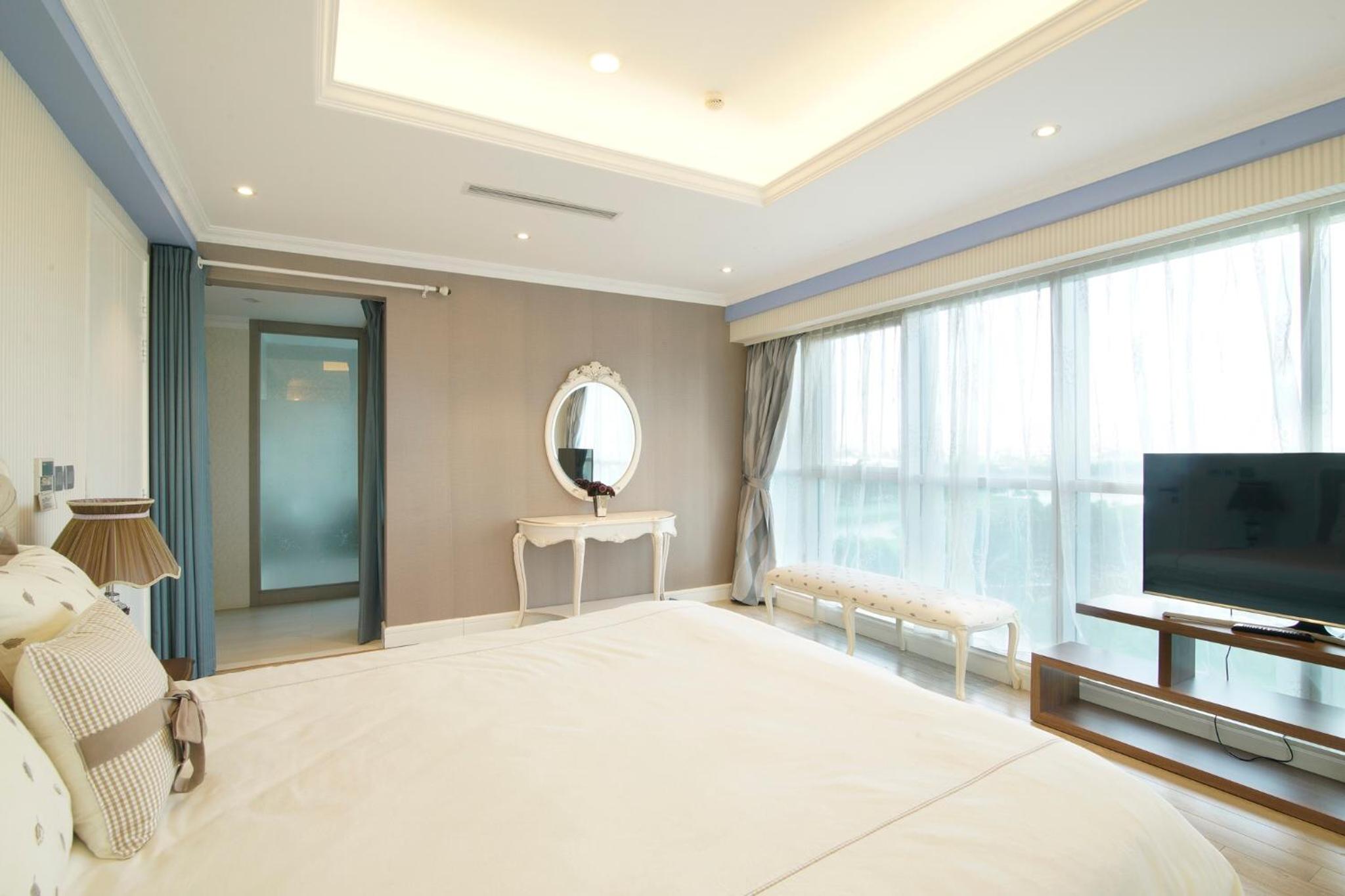 Elegance, luxury 4 bedrooms golf course view Ciputra Apartment