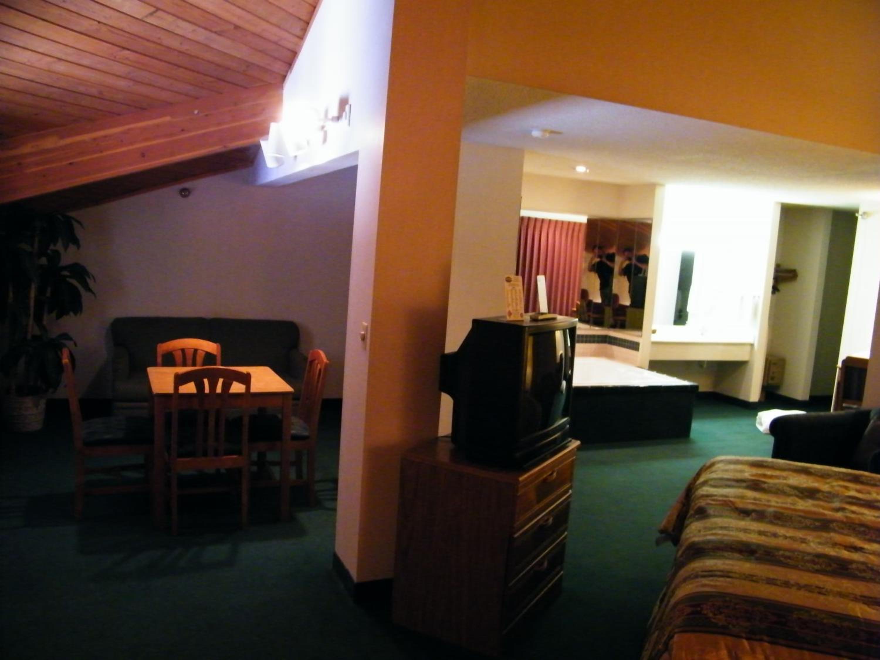 Capital O Amerihost Inn and Suites Mexico Hwy 54 MO