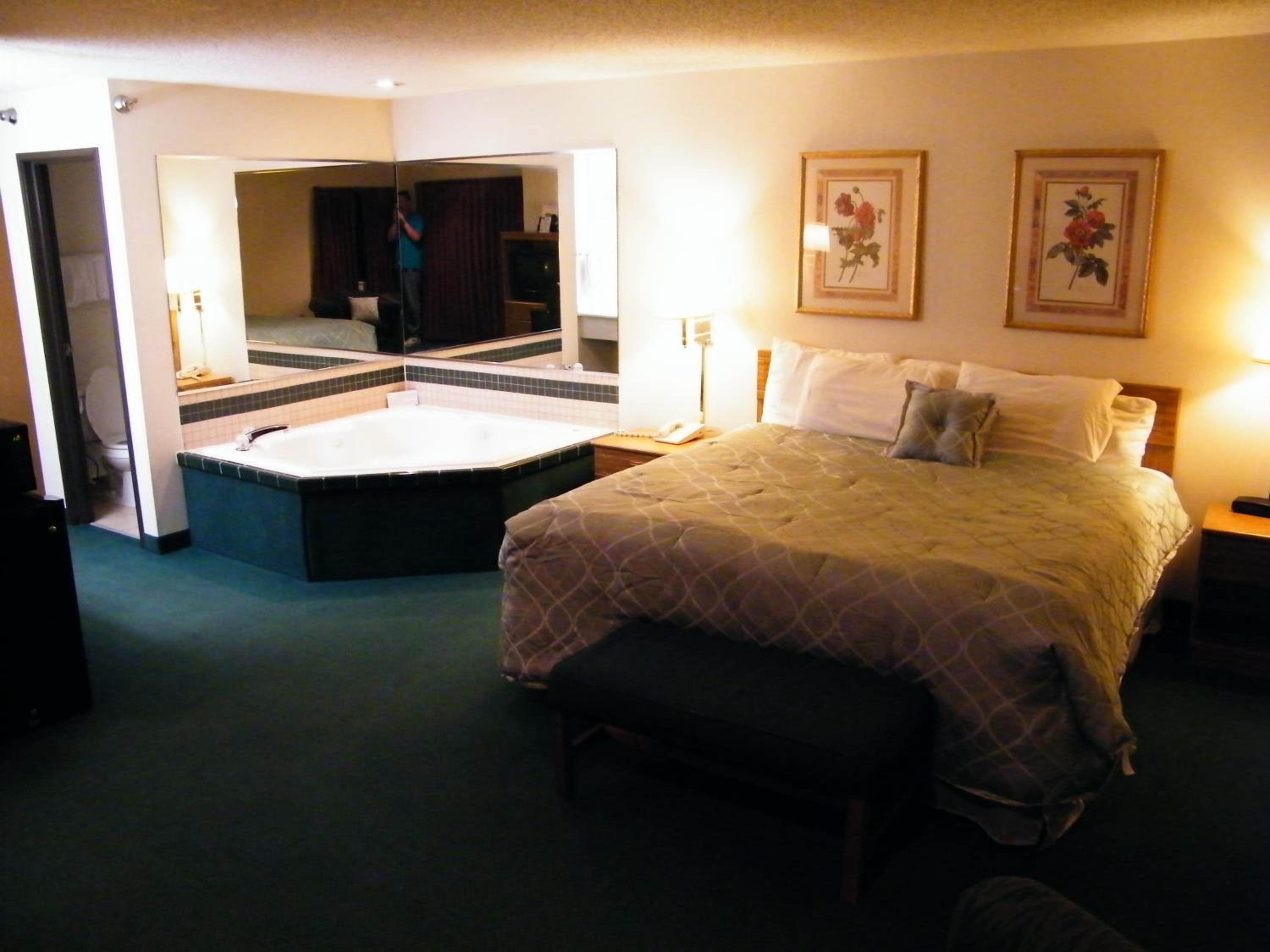 Capital O Amerihost Inn and Suites Mexico Hwy 54 MO