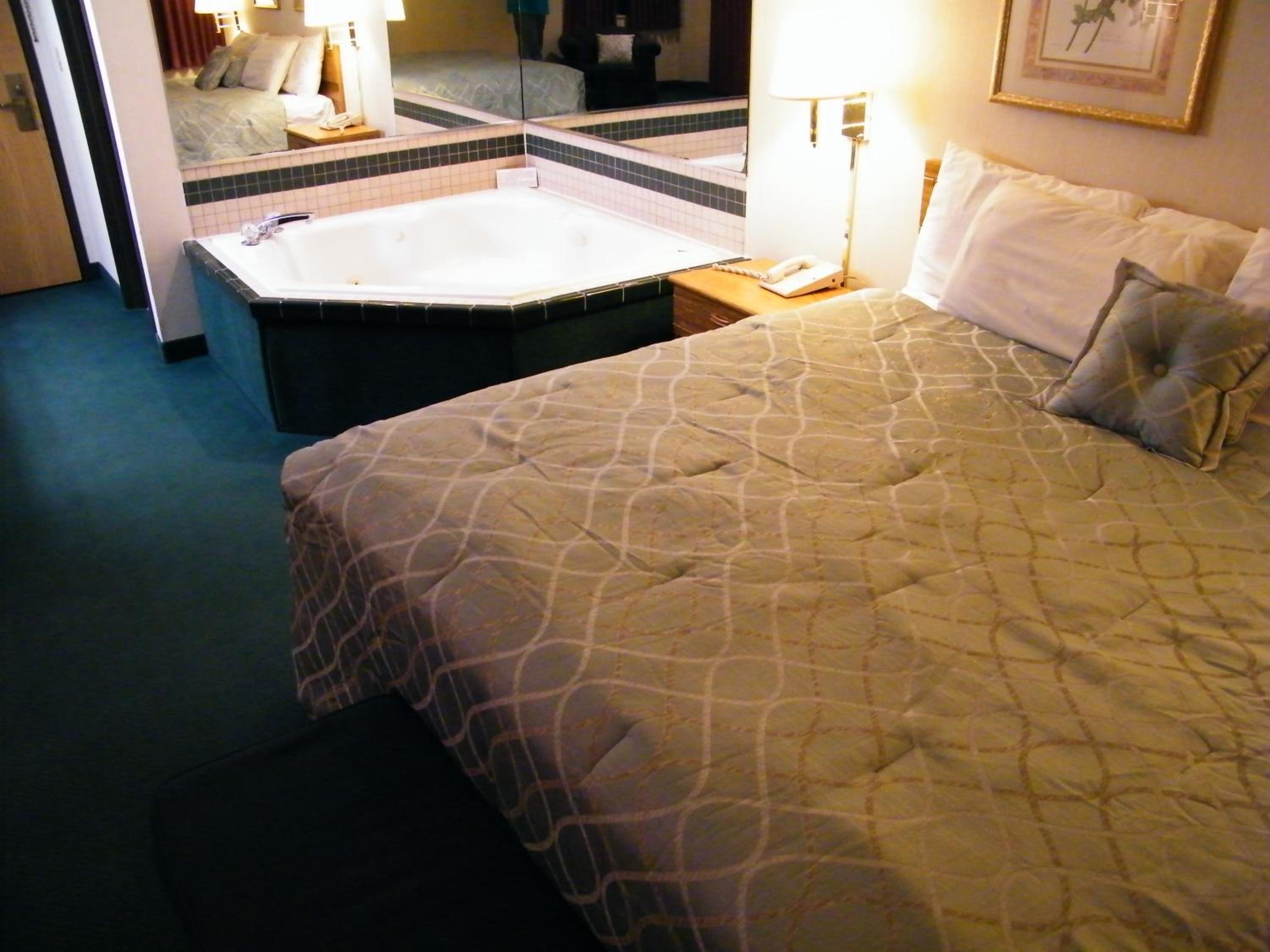 Capital O Amerihost Inn and Suites Mexico Hwy 54 MO