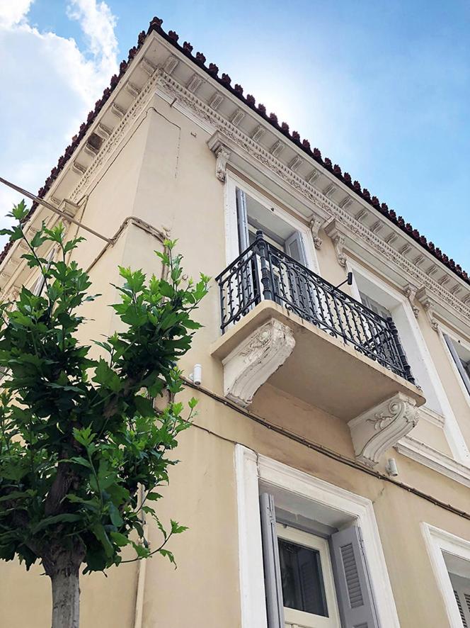 Acropolis TownHouseCo Suites