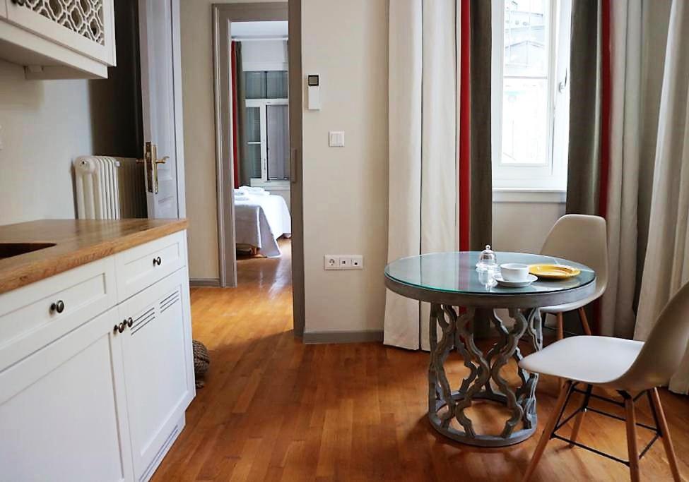 Acropolis TownHouseCo Suites