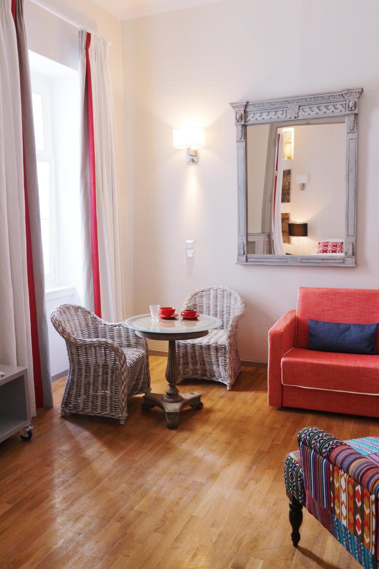 Acropolis TownHouseCo Suites