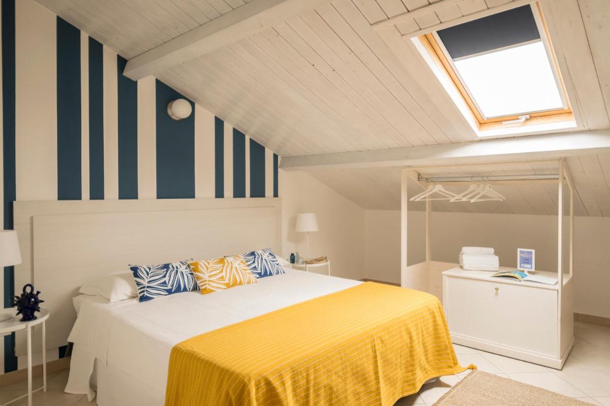 Civico 64 Bed & Breakfast in mansarda view 2