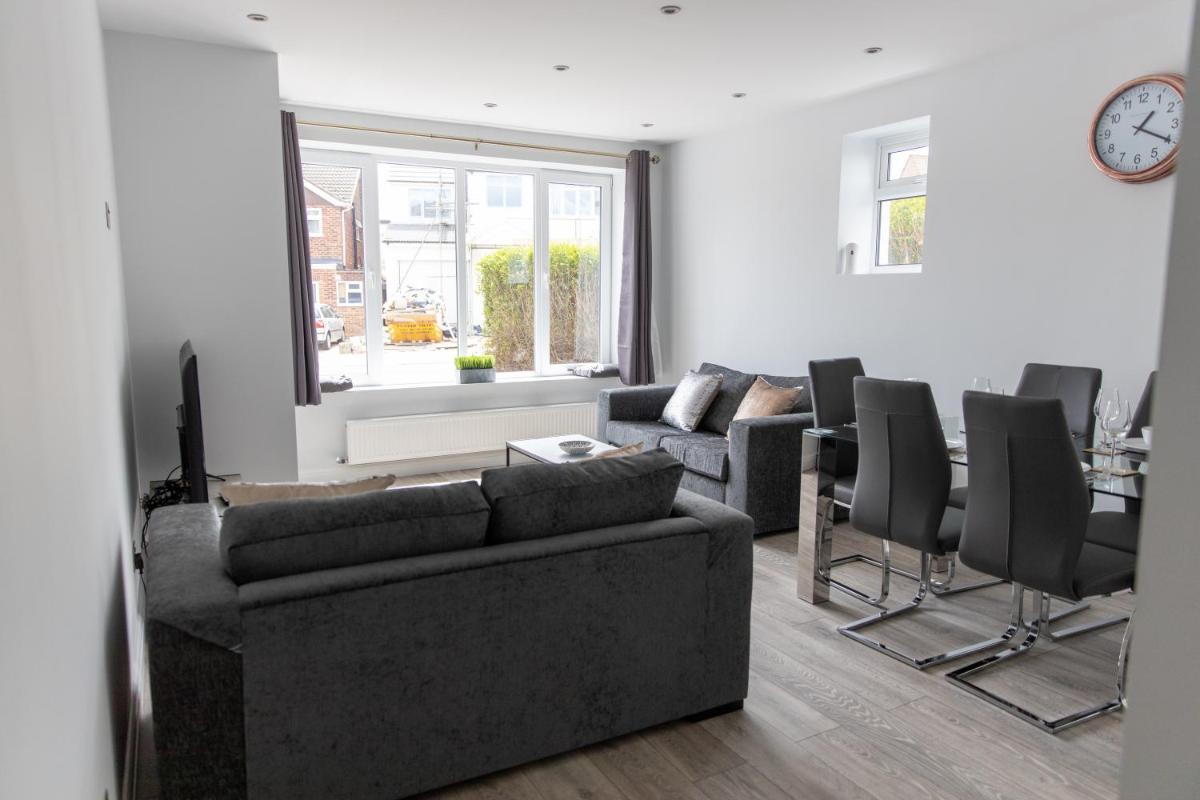 Harrow Vacations - London Northwick Park Serviced Apartments by Riis Property - Property Image 80