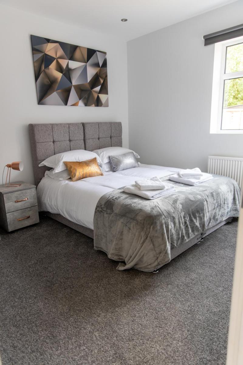 Harrow Vacations - London Northwick Park Serviced Apartments by Riis Property - Property Image 21