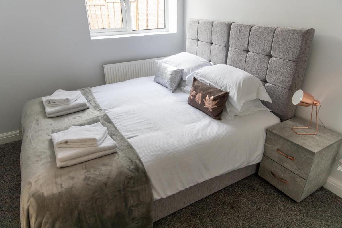 Harrow Vacations - London Northwick Park Serviced Apartments by Riis Property - Property Image 11