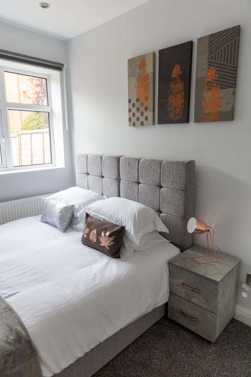 Harrow Vacations - London Northwick Park Serviced Apartments by Riis Property - Property Image 40
