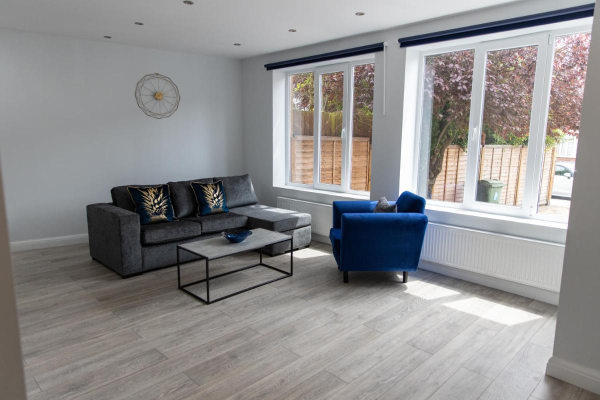 Harrow Vacations - London Northwick Park Serviced Apartments by Riis Property - Property Image 9