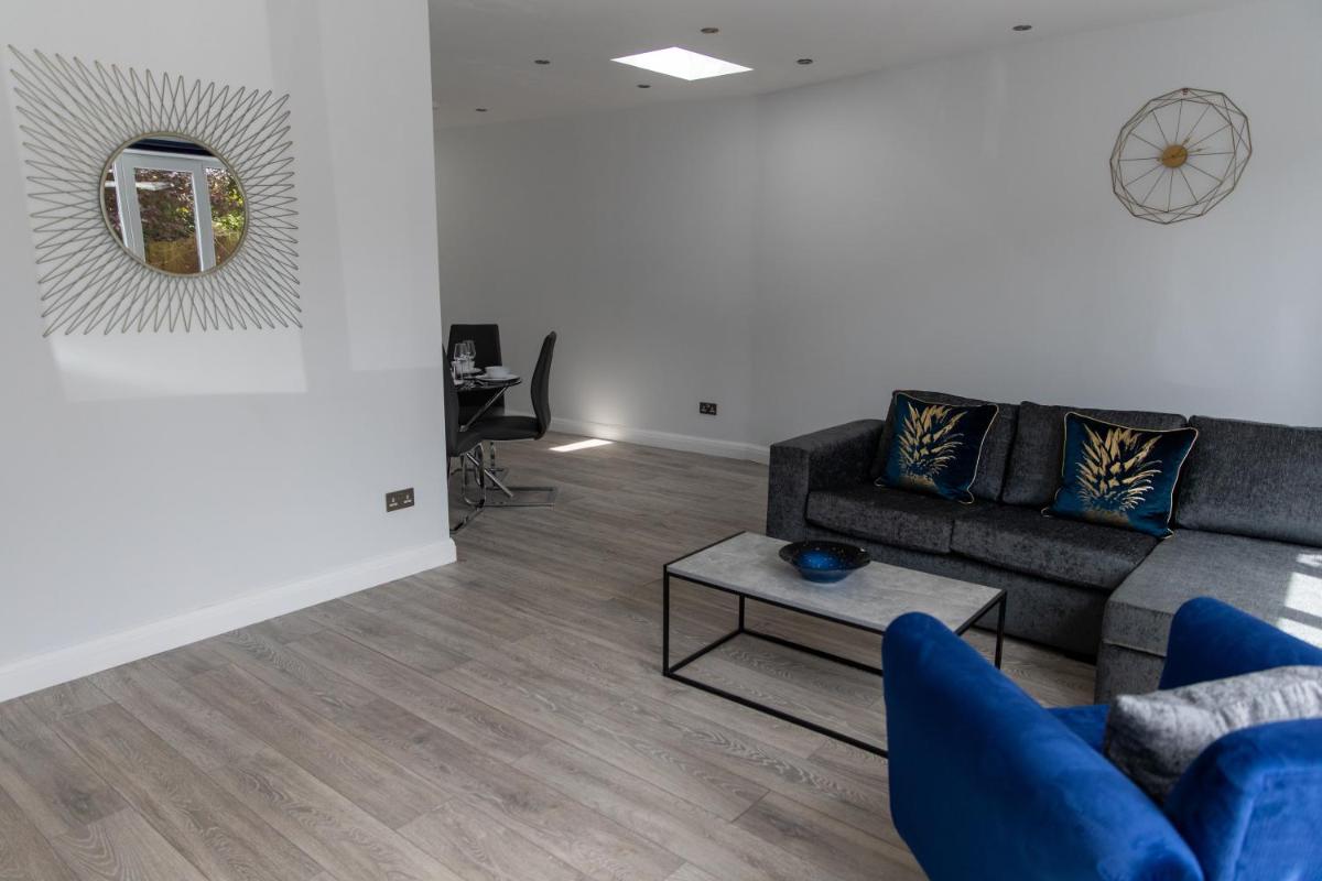 Harrow Vacations - London Northwick Park Serviced Apartments by Riis Property - Property Image 12