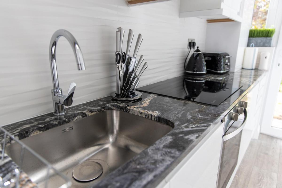 Harrow Vacations - London Northwick Park Serviced Apartments by Riis Property - Property Image 16
