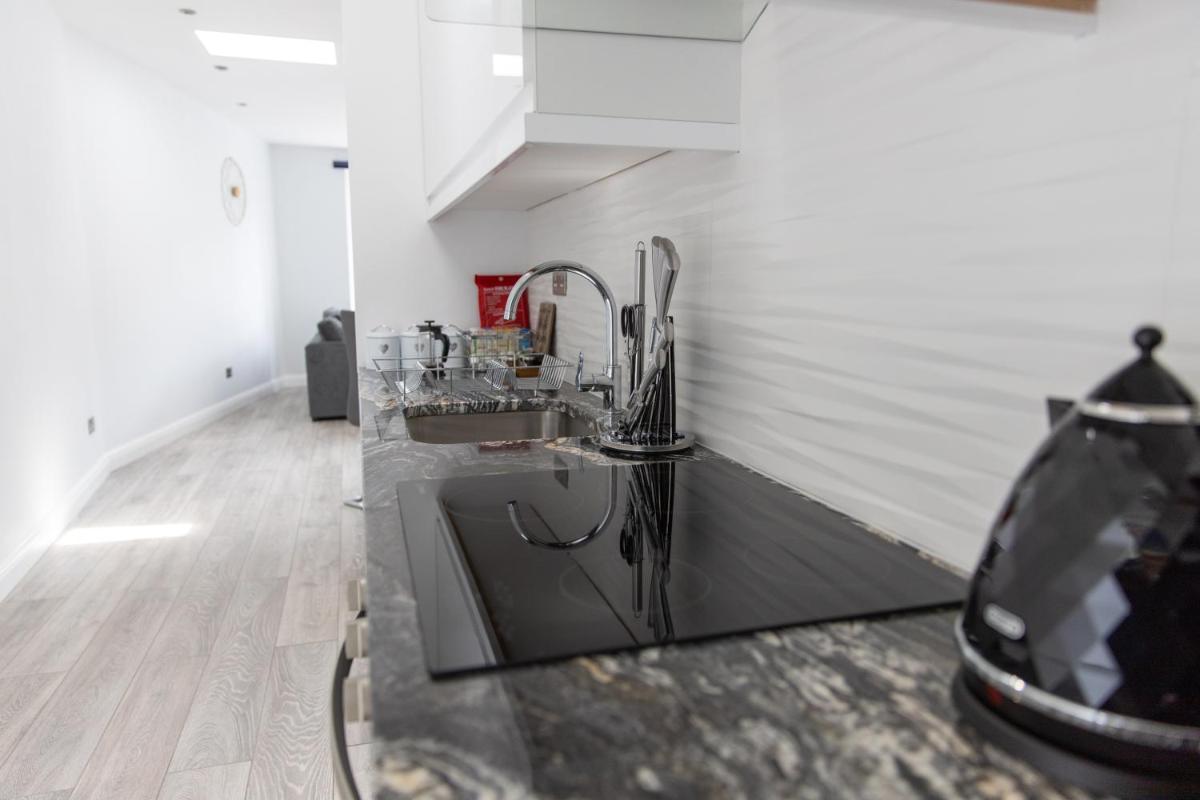 Harrow Vacations - London Northwick Park Serviced Apartments by Riis Property - Property Image 15
