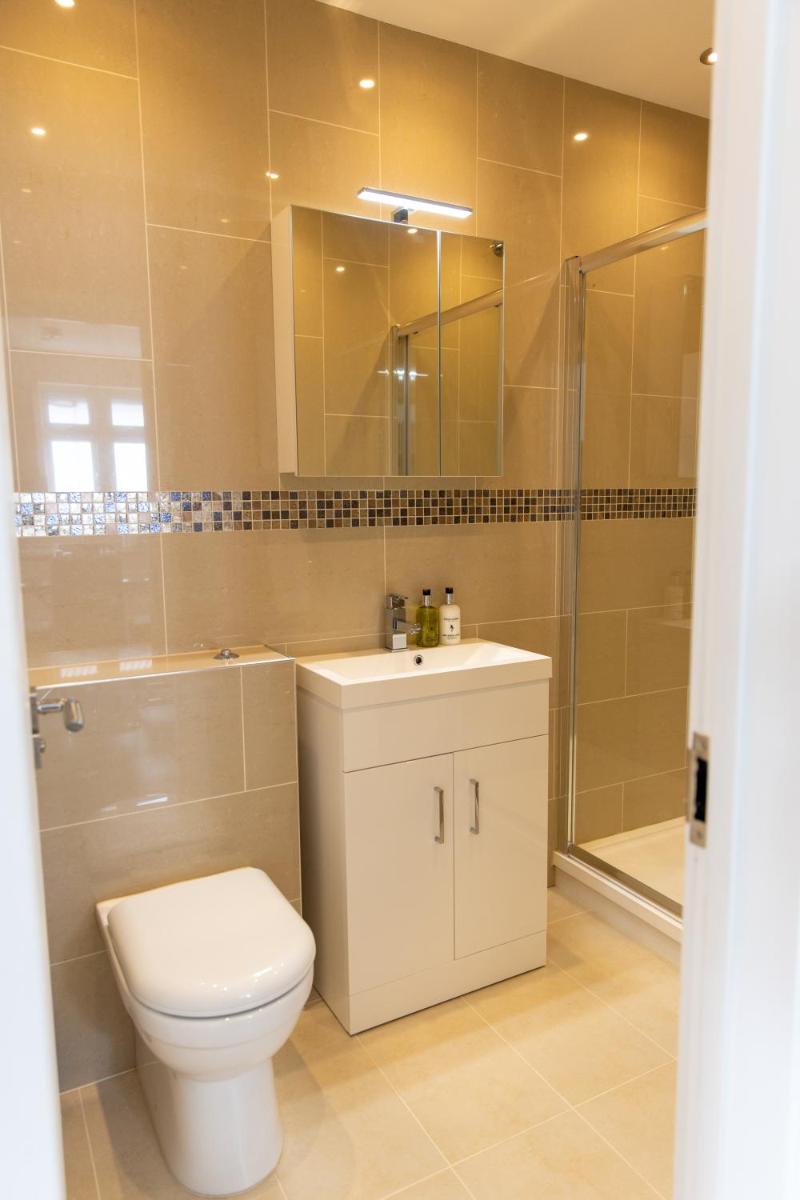 Harrow Vacations - London Northwick Park Serviced Apartments by Riis Property - Property Image 62