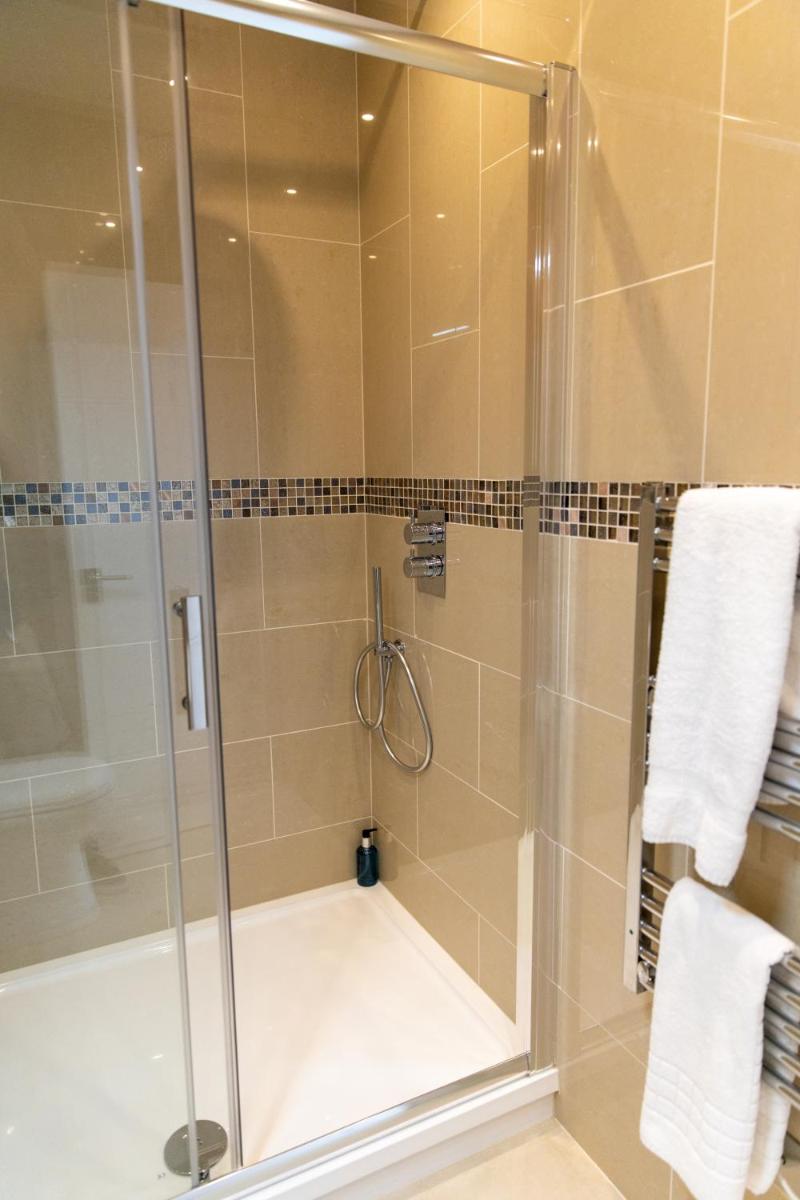 Harrow Vacations - London Northwick Park Serviced Apartments by Riis Property - Property Image 63
