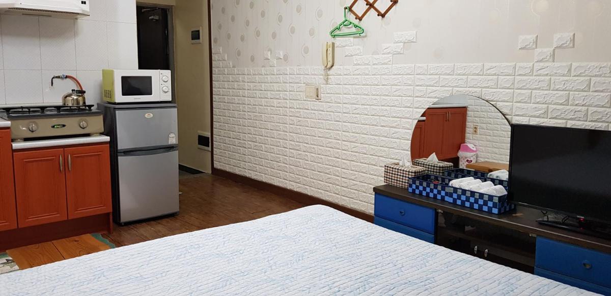 Jun House