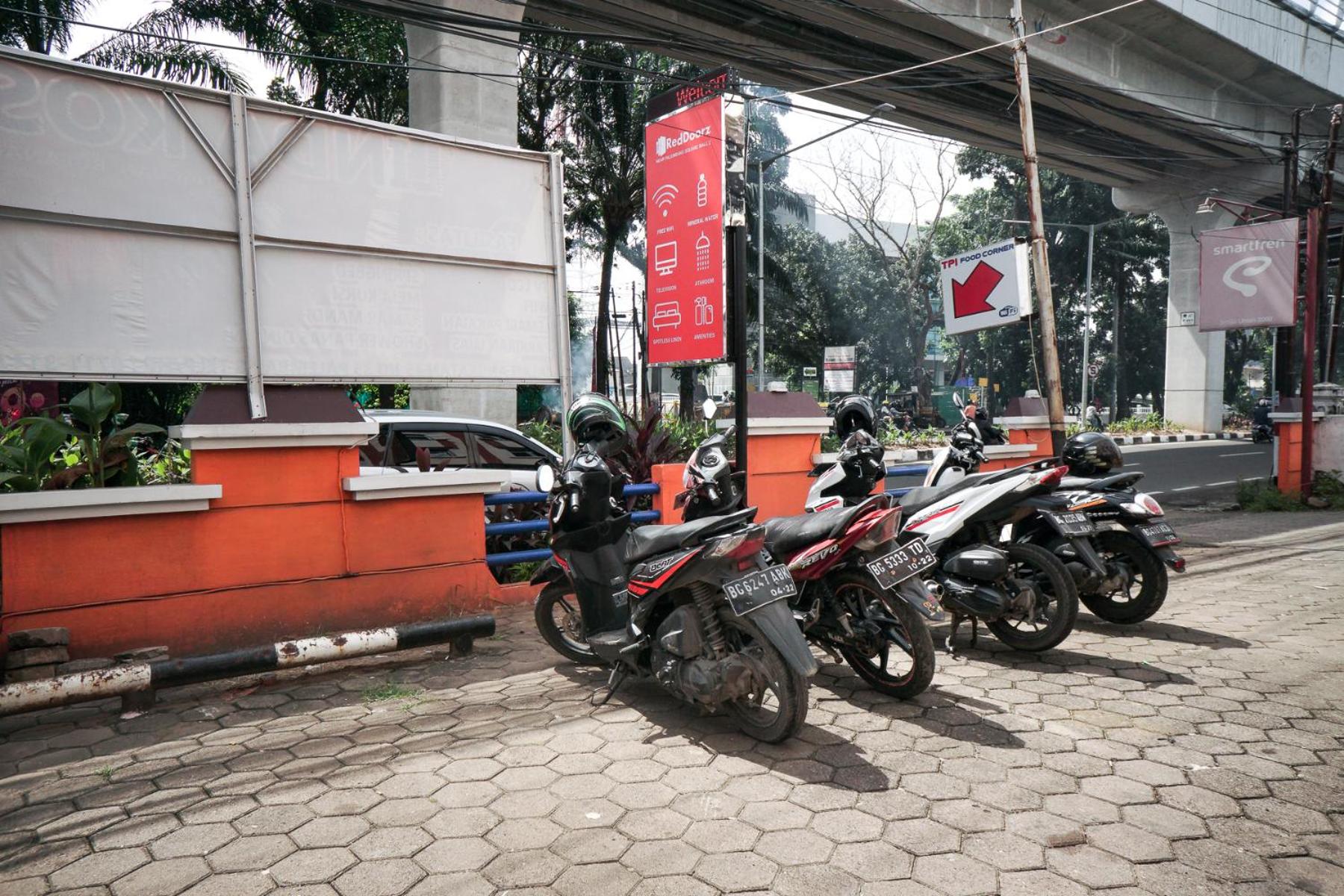 RedDoorz near Palembang Square Mall 2 view 2