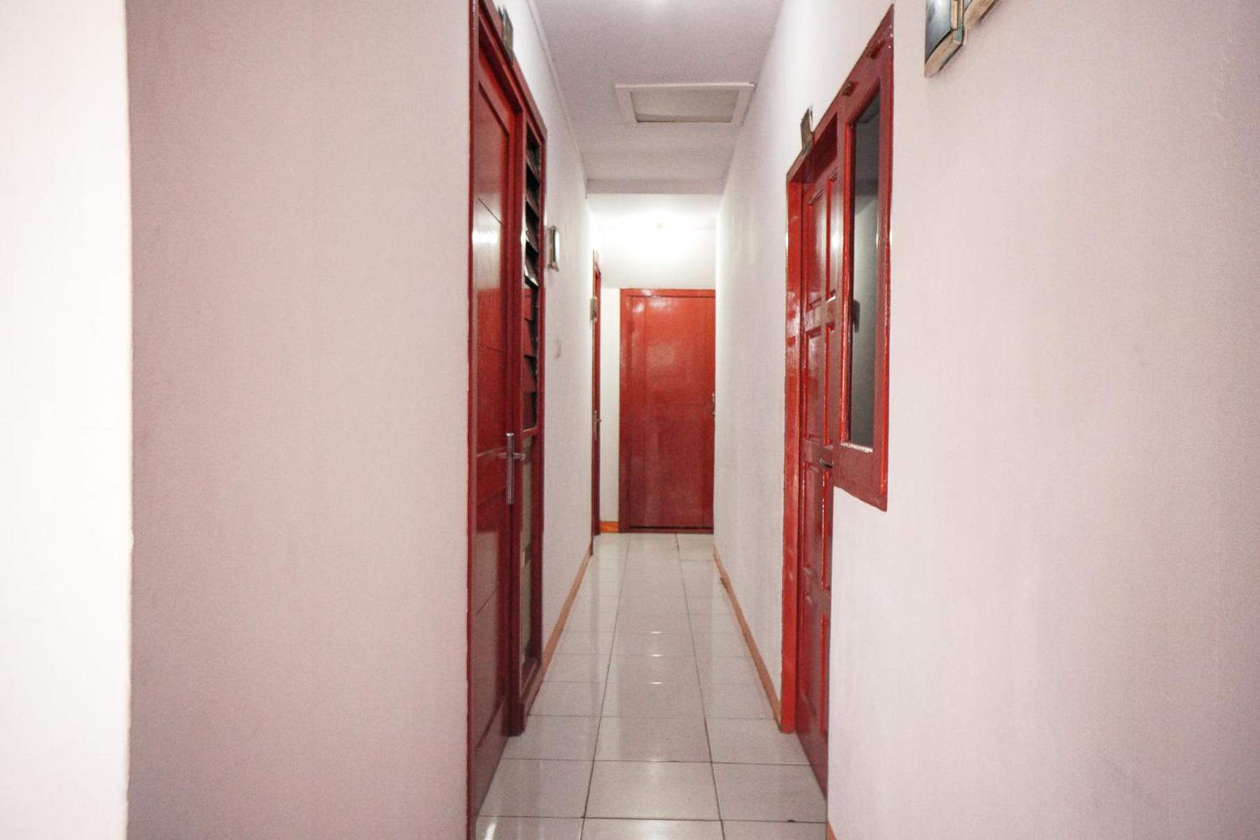 RedDoorz near Palembang Square Mall 2 view 4