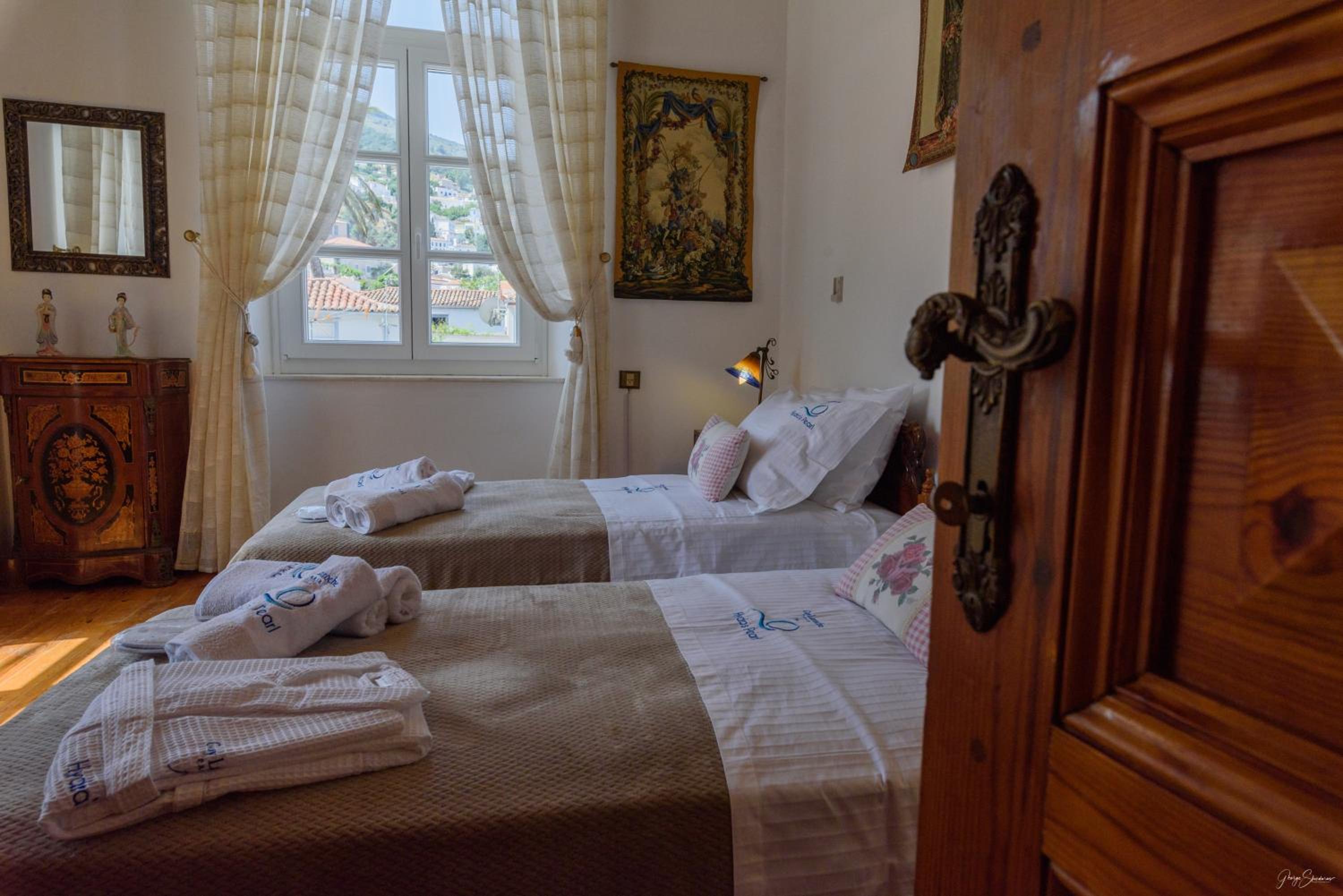 Hydra's Pearl - Gold Pearl photo 3