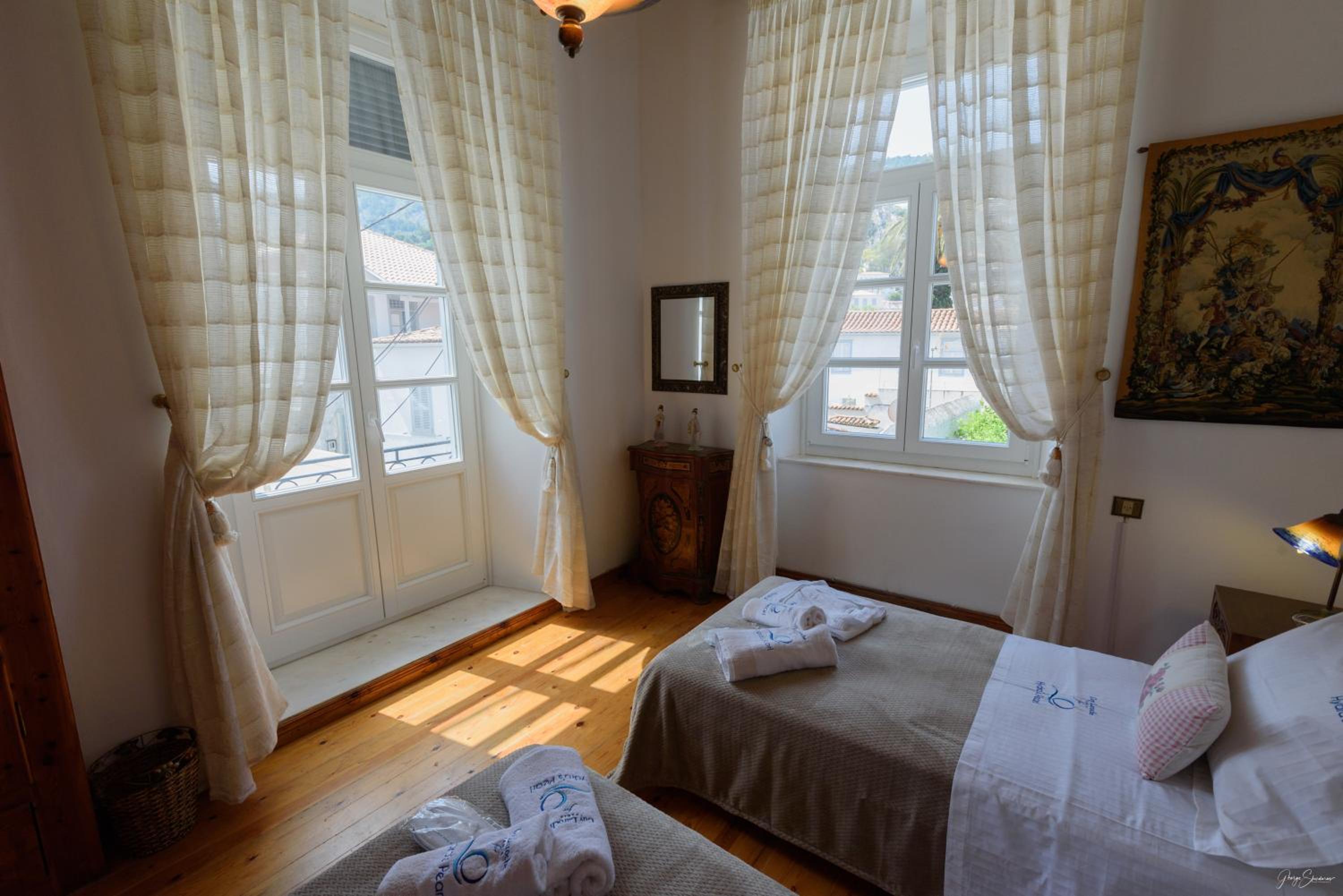 Hydra's Pearl - Gold Pearl, Luxury Mansion, No Steps, 120m from the port
