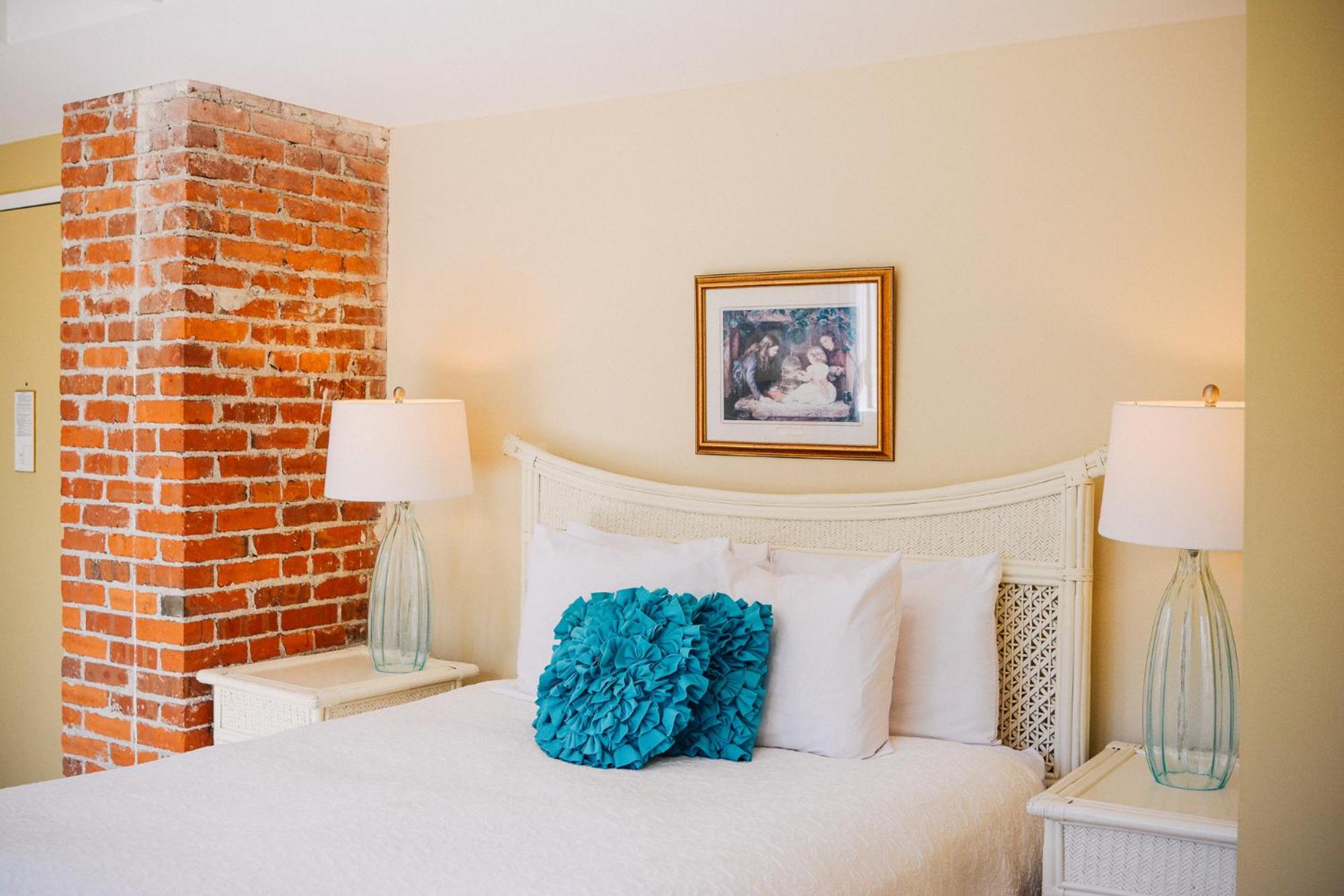 Dashwood Manor Seaside Bed & Breakfast