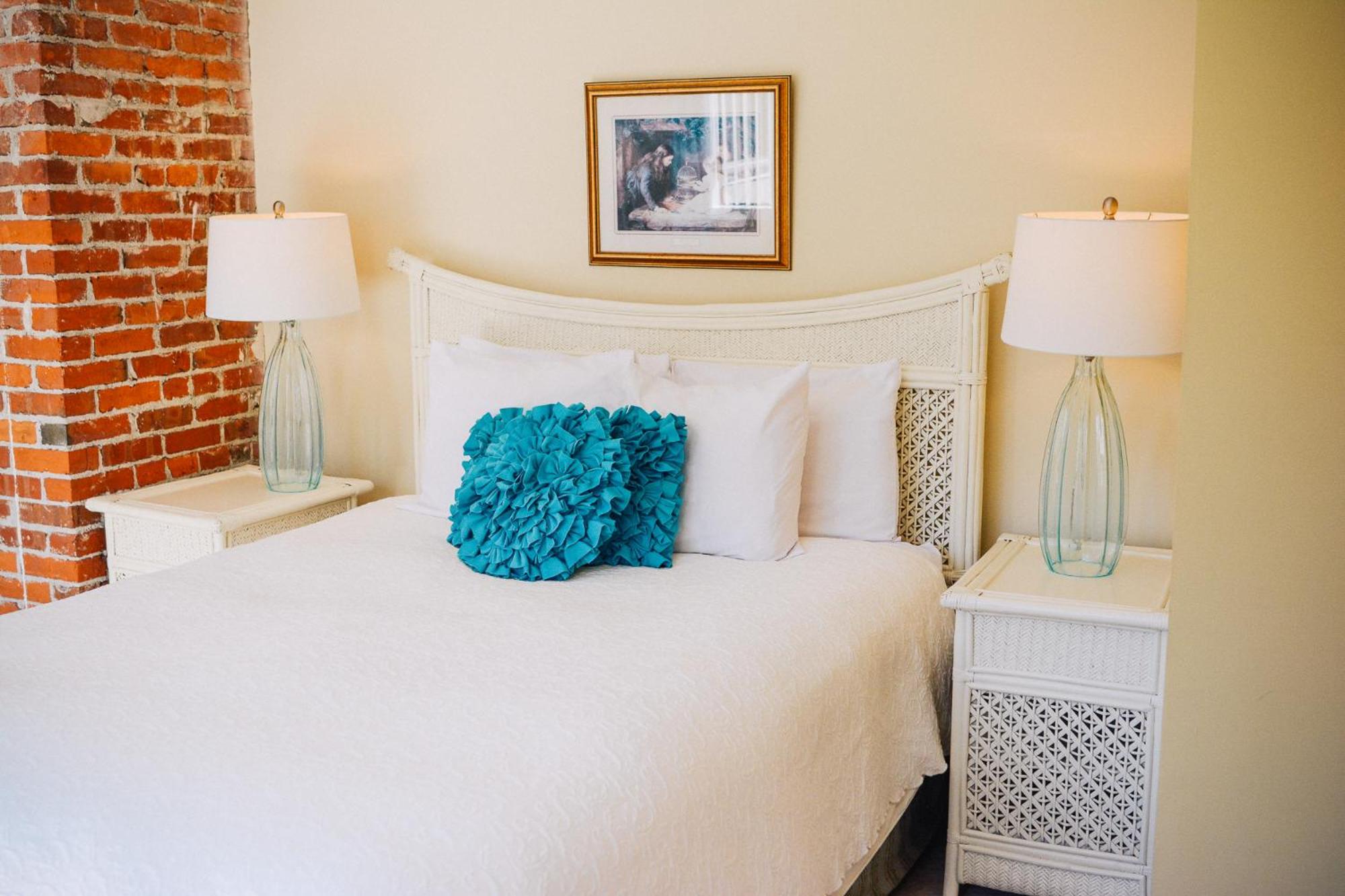 Dashwood Manor Seaside Bed & Breakfast