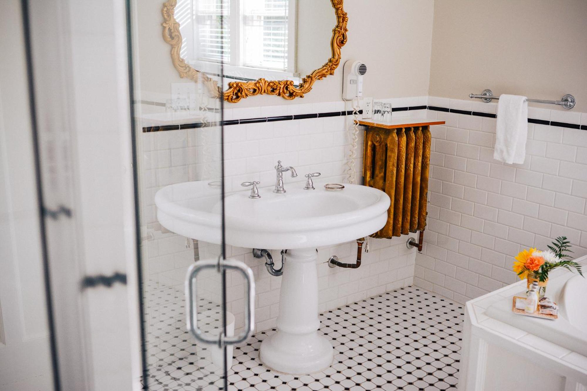 Dashwood Manor Seaside Bed & Breakfast
