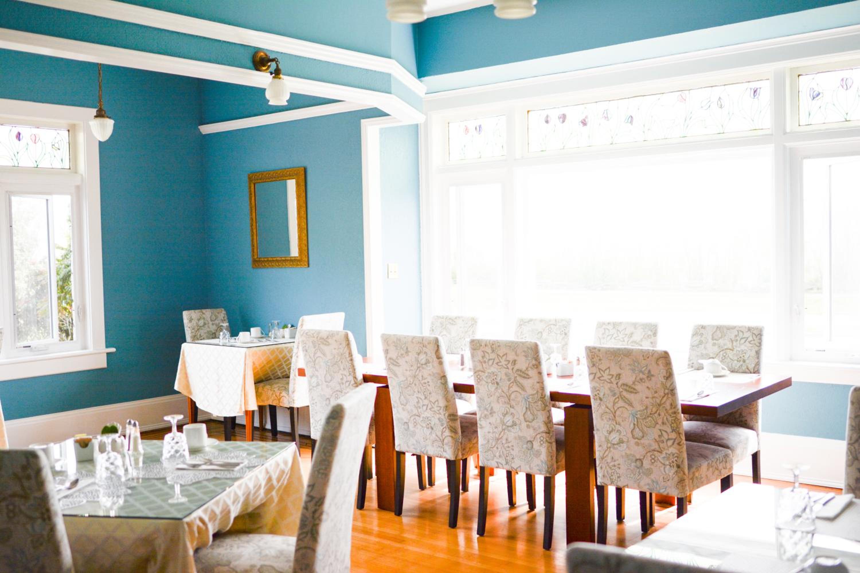 Dashwood Manor Seaside Bed & Breakfast