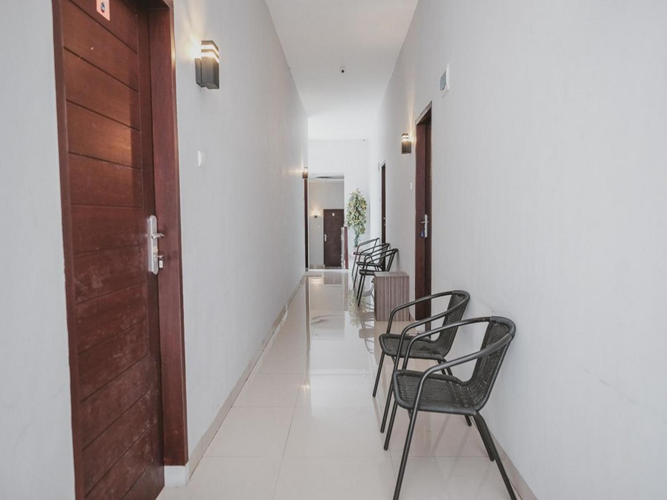 RedDoorz @ Jamin Ginting Medan, Medan - 11