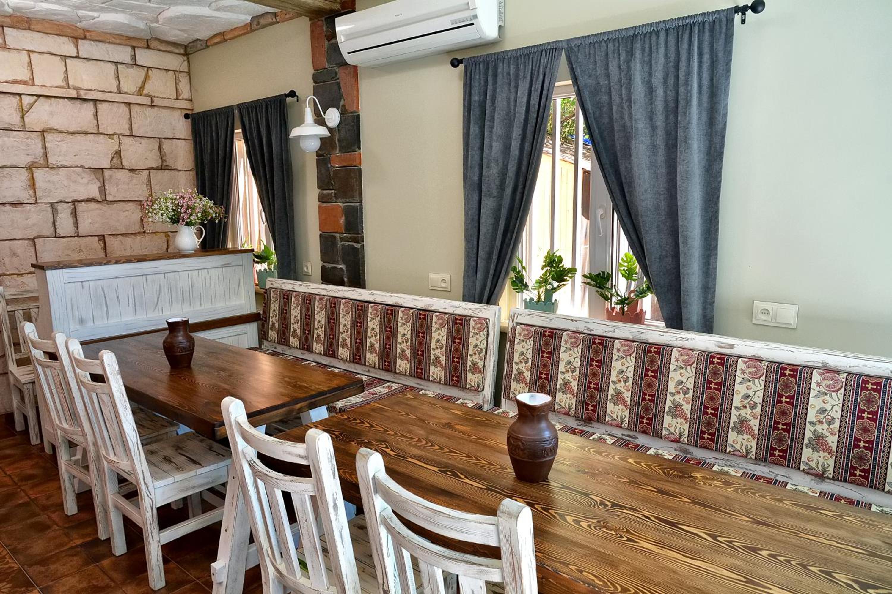 Retro Hostel & Tours