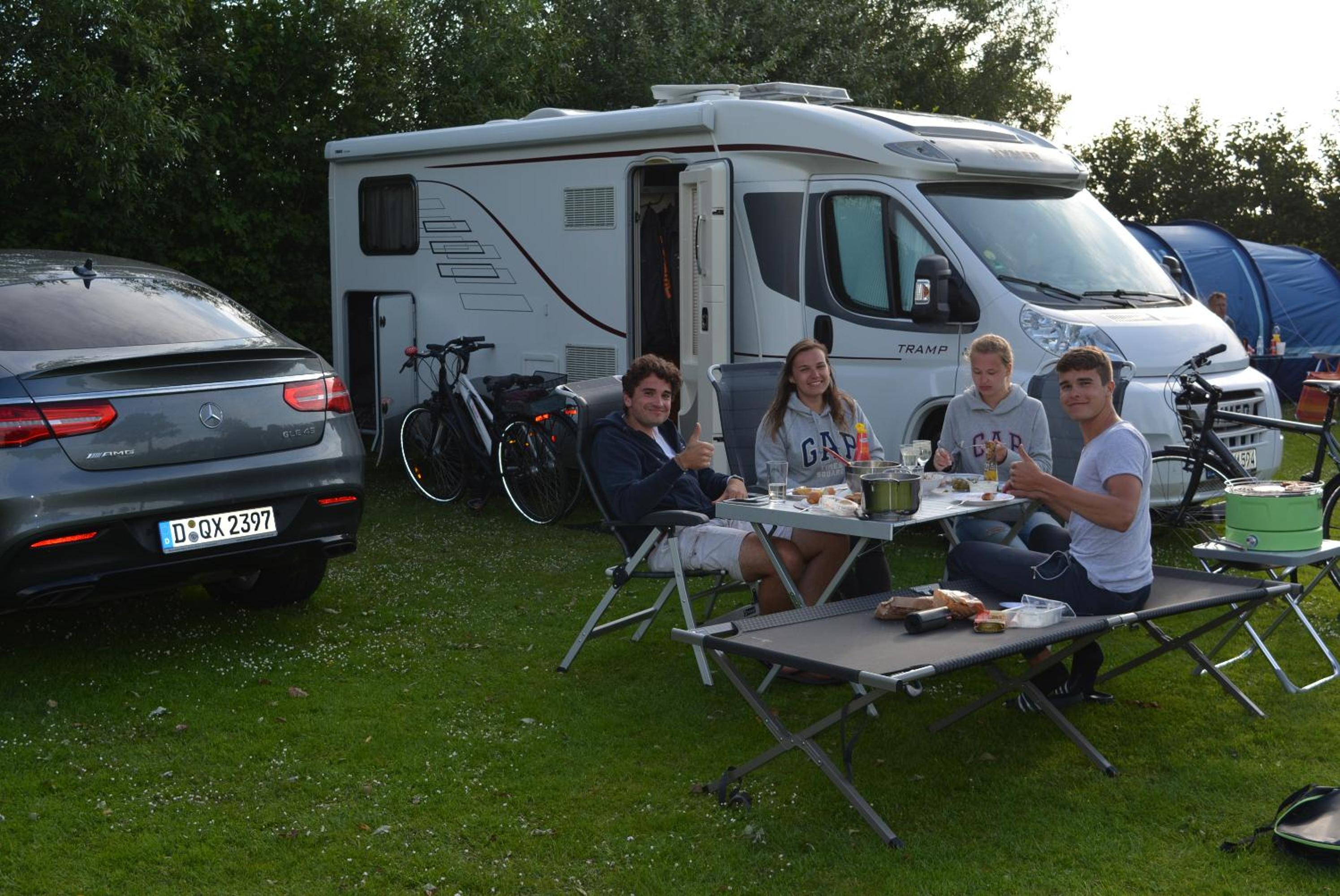 Camping De Tulpenweide lege Kampeerplaats, lege plaats op het gras zonder bed