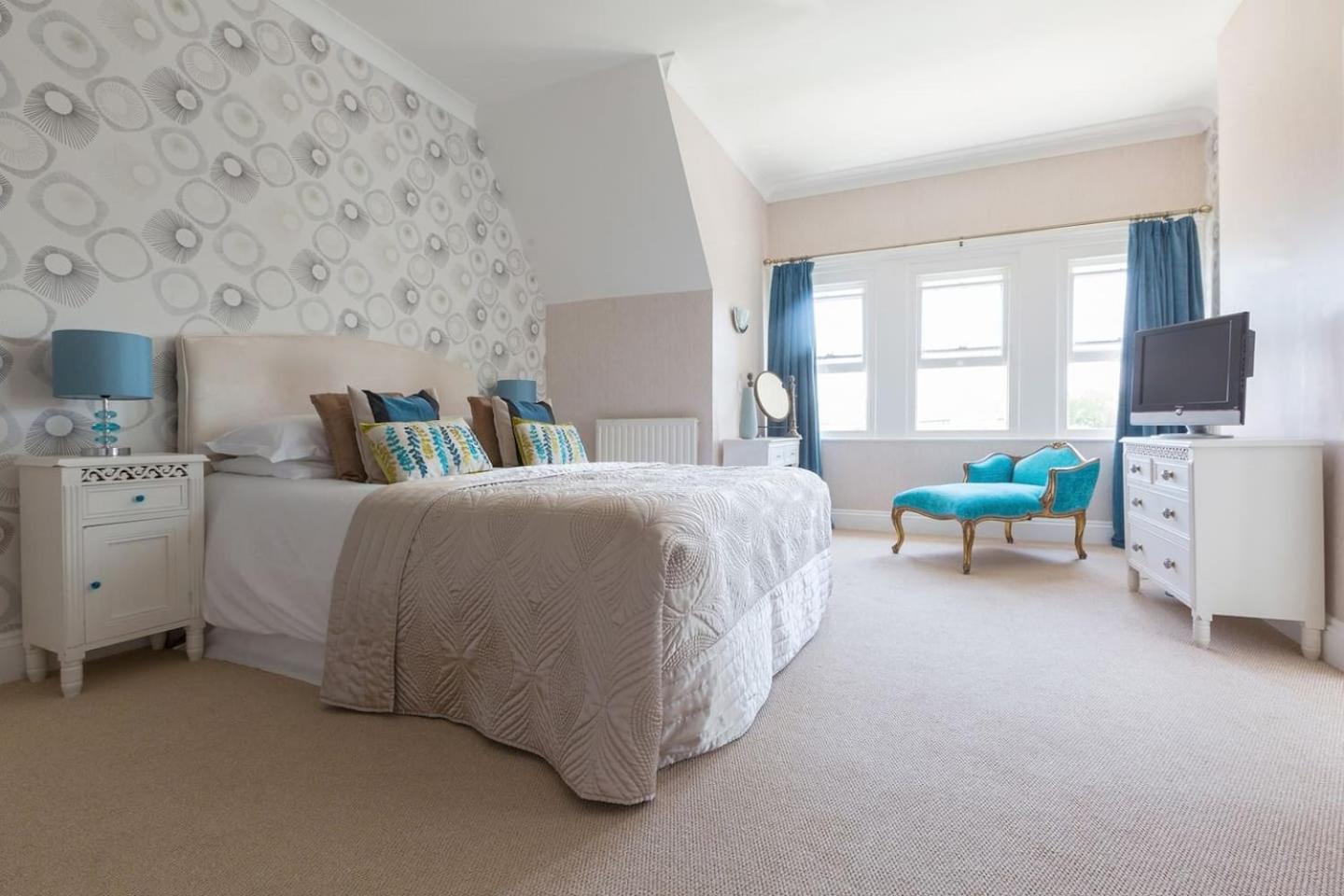 The Elmfield, 8 Bed Villa with heated indoor Swimming Pool and Cocktail Bar view 2