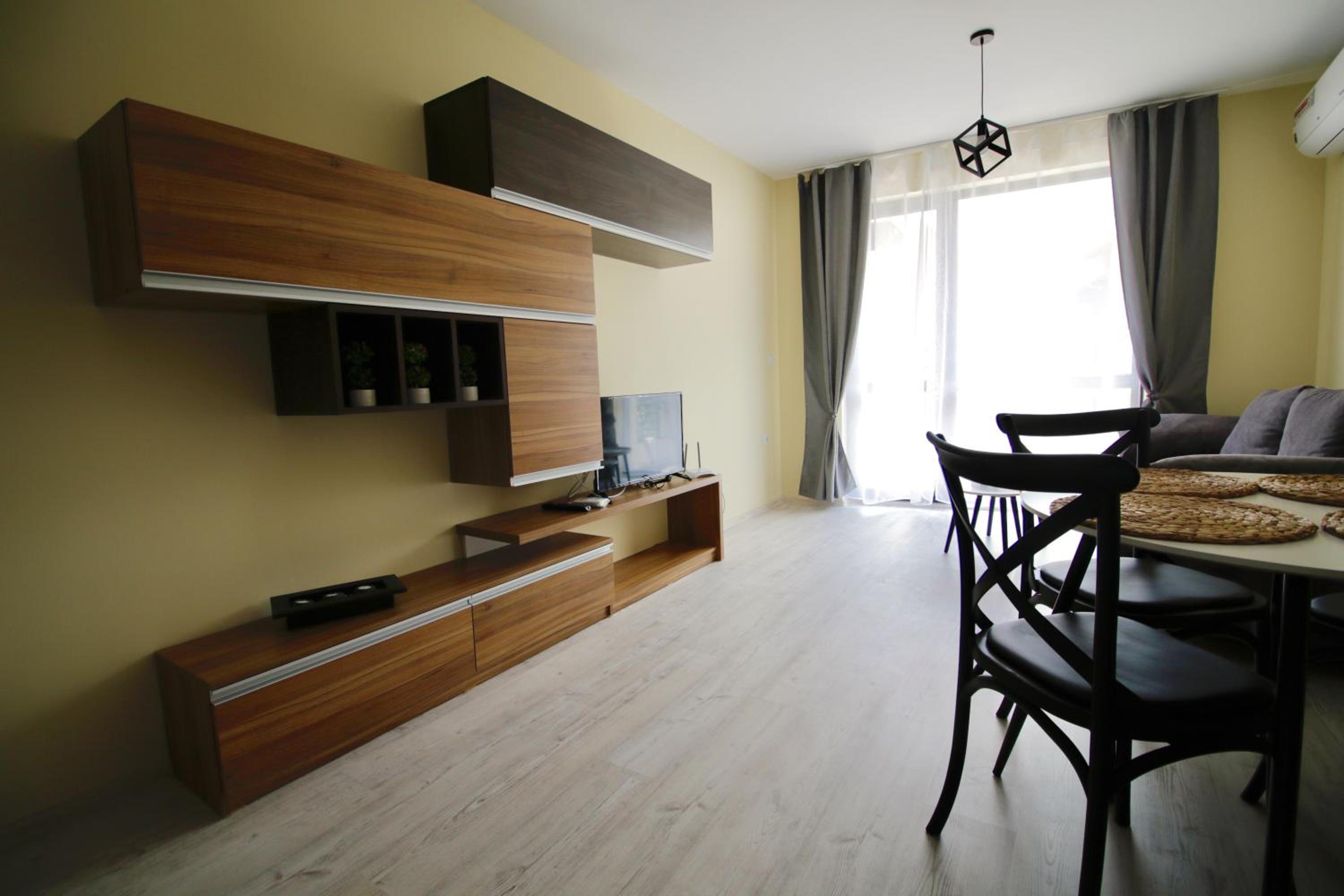 La Familia Apartments