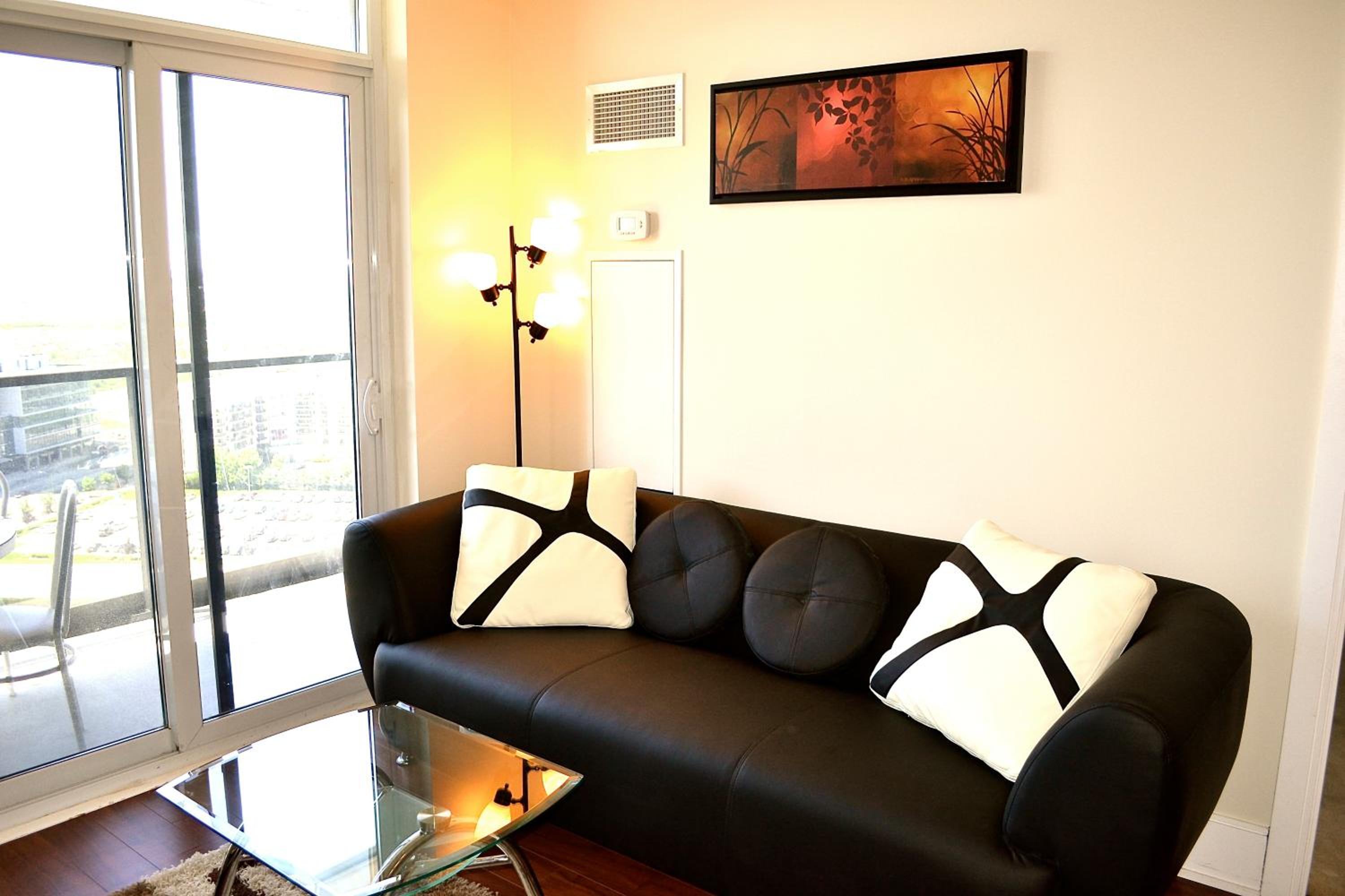 Royal Stays Furnished Apartments - Square One