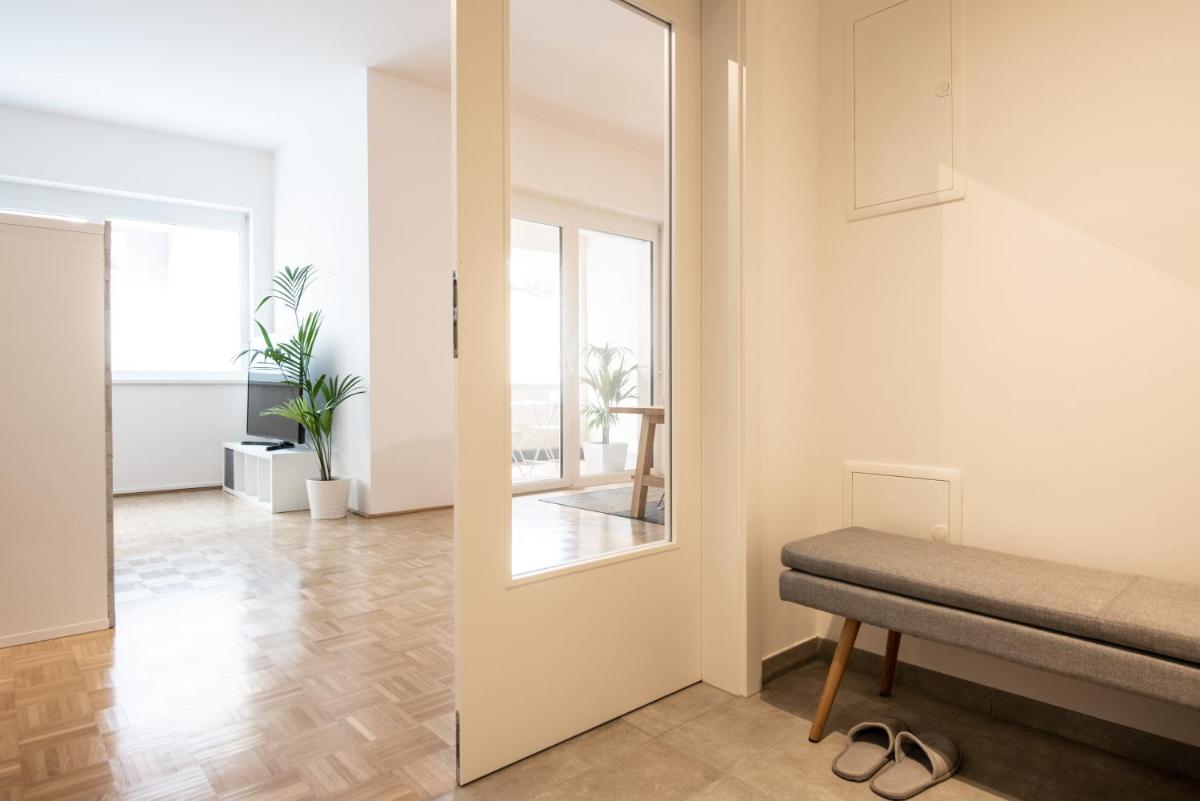 City-Apartment Lendviertel - PRIVATE PARKING GARAGE