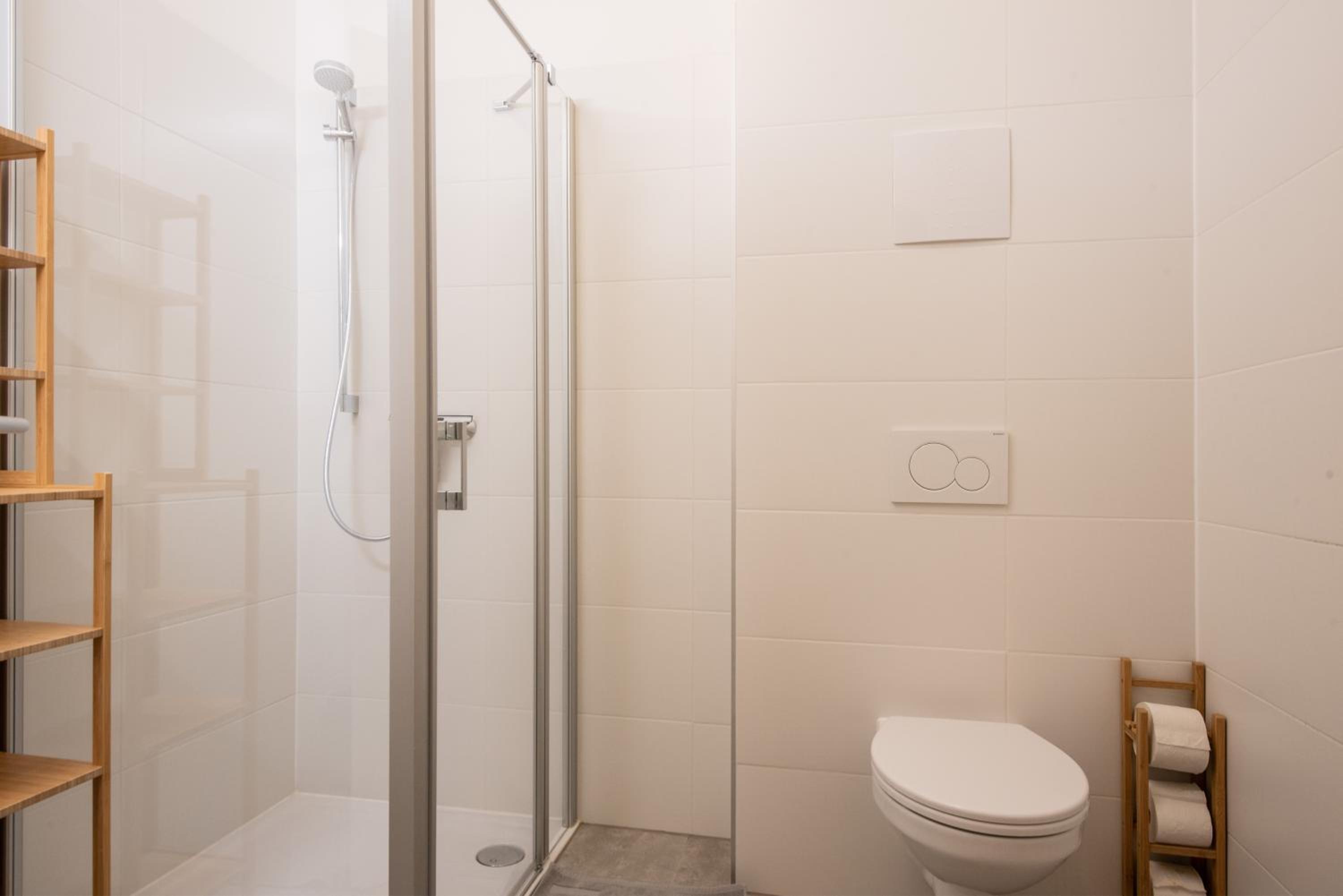 City-Apartment Lendviertel - PRIVATE PARKING GARAGE