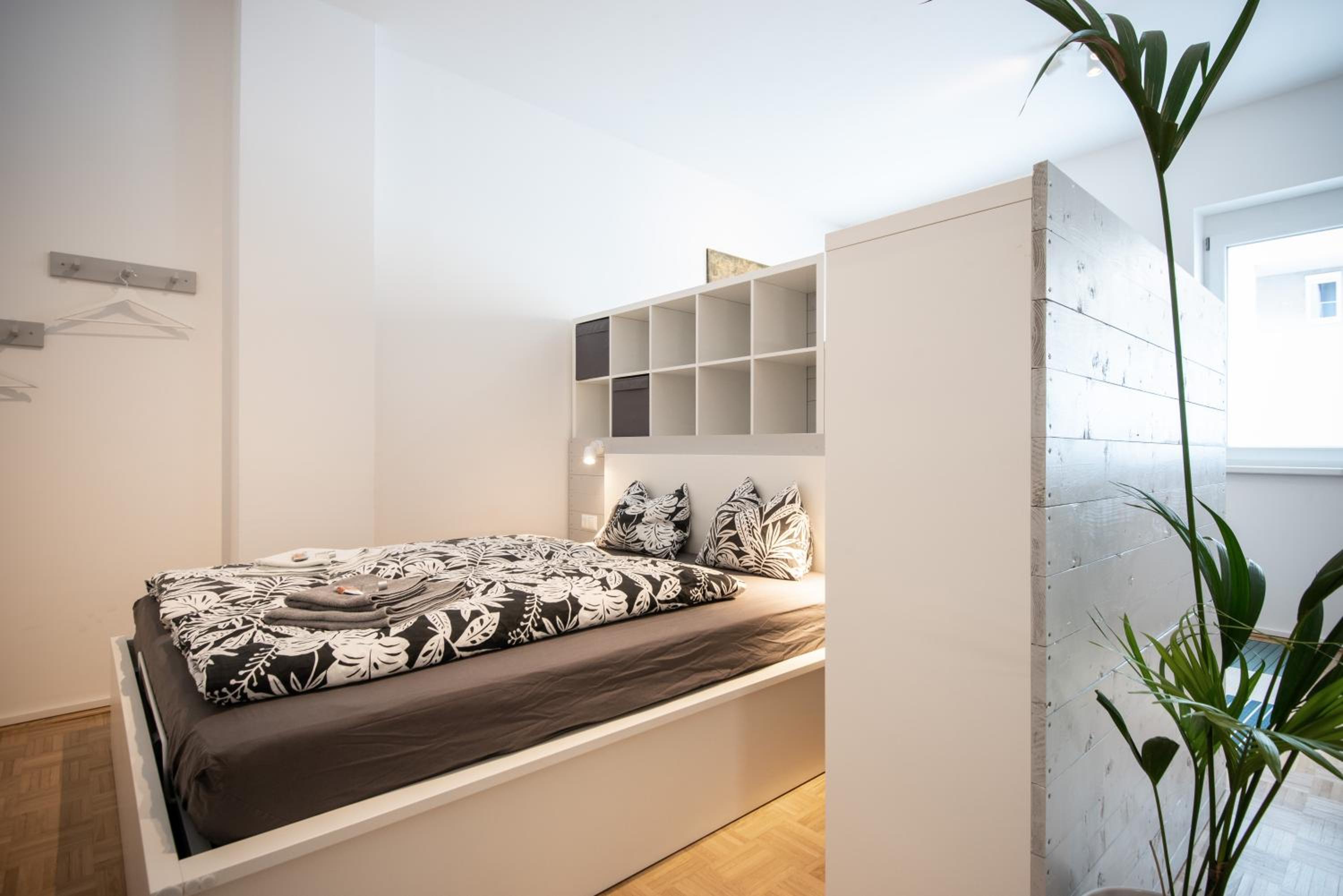 City-Apartment Lendviertel - PRIVATE PARKING GARAGE