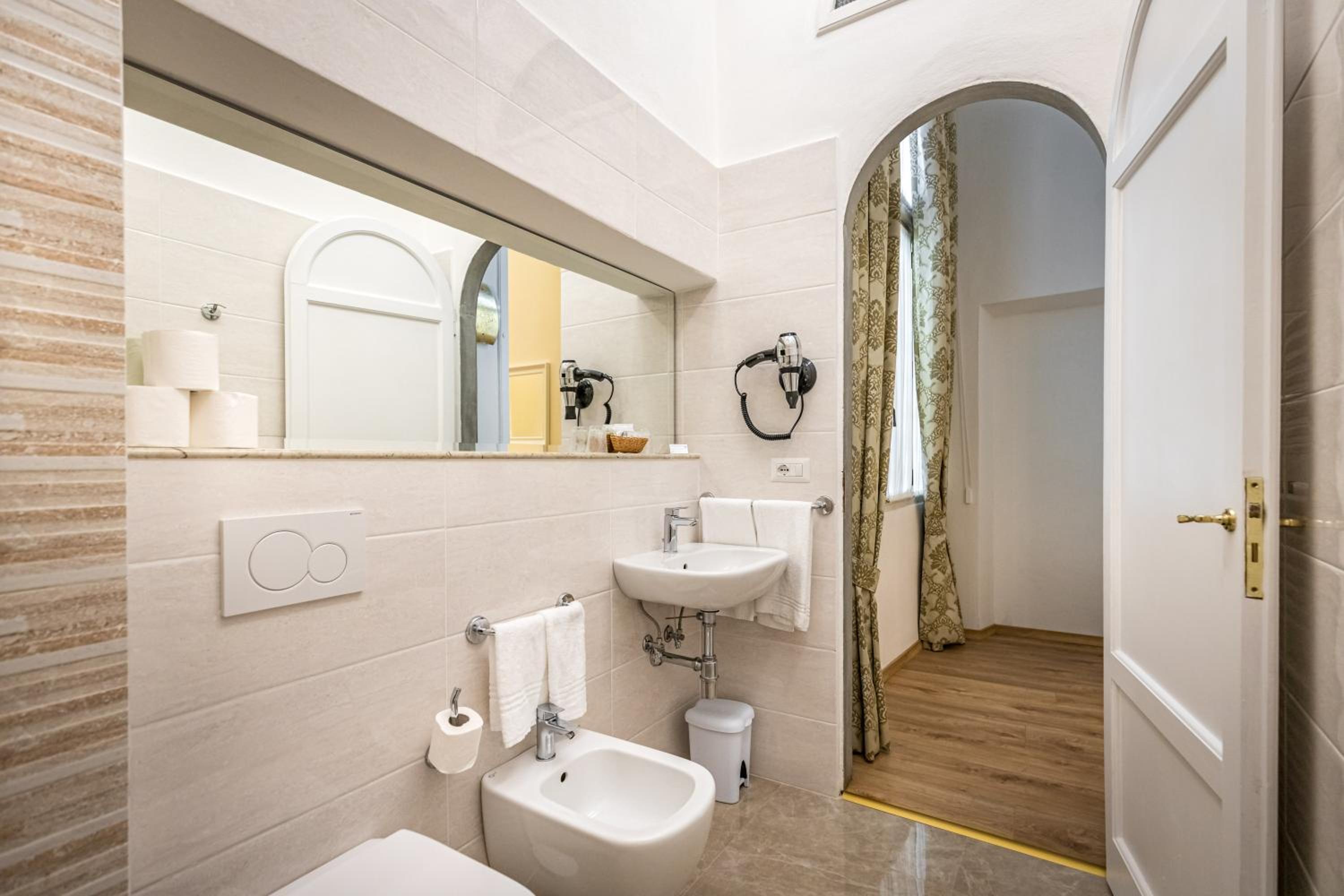 Residenza Alessandra en Florence — bathroom