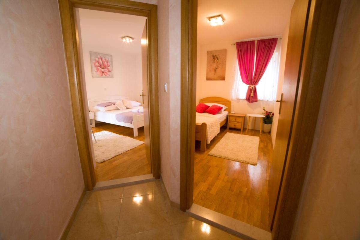 GREAT OFFER "VILLA BELLA VISTA-" heated pool, bbq, panoramic view near Split view 4