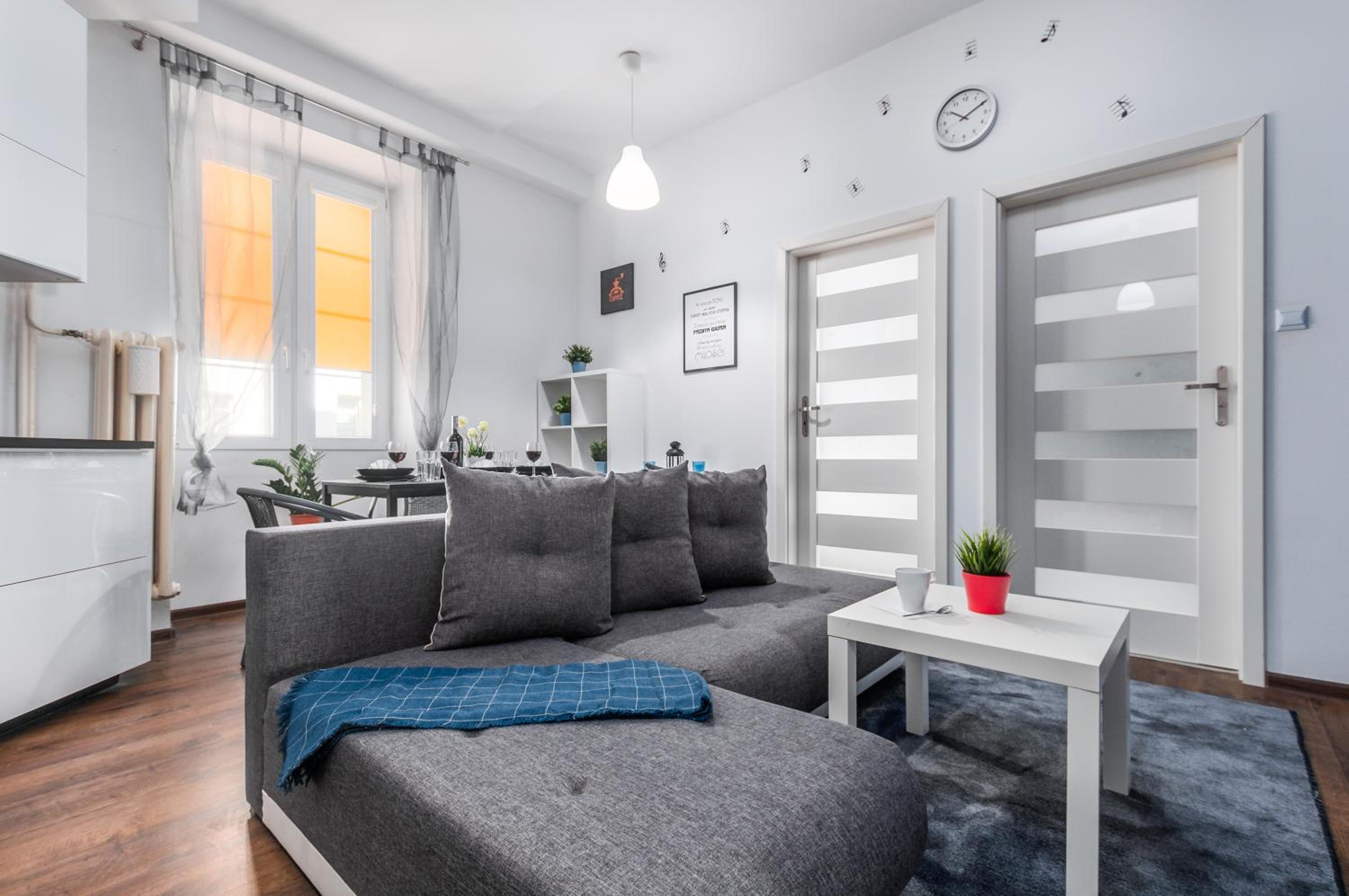 Apartments Madelaine Warsaw by Noclegi Renters view 4