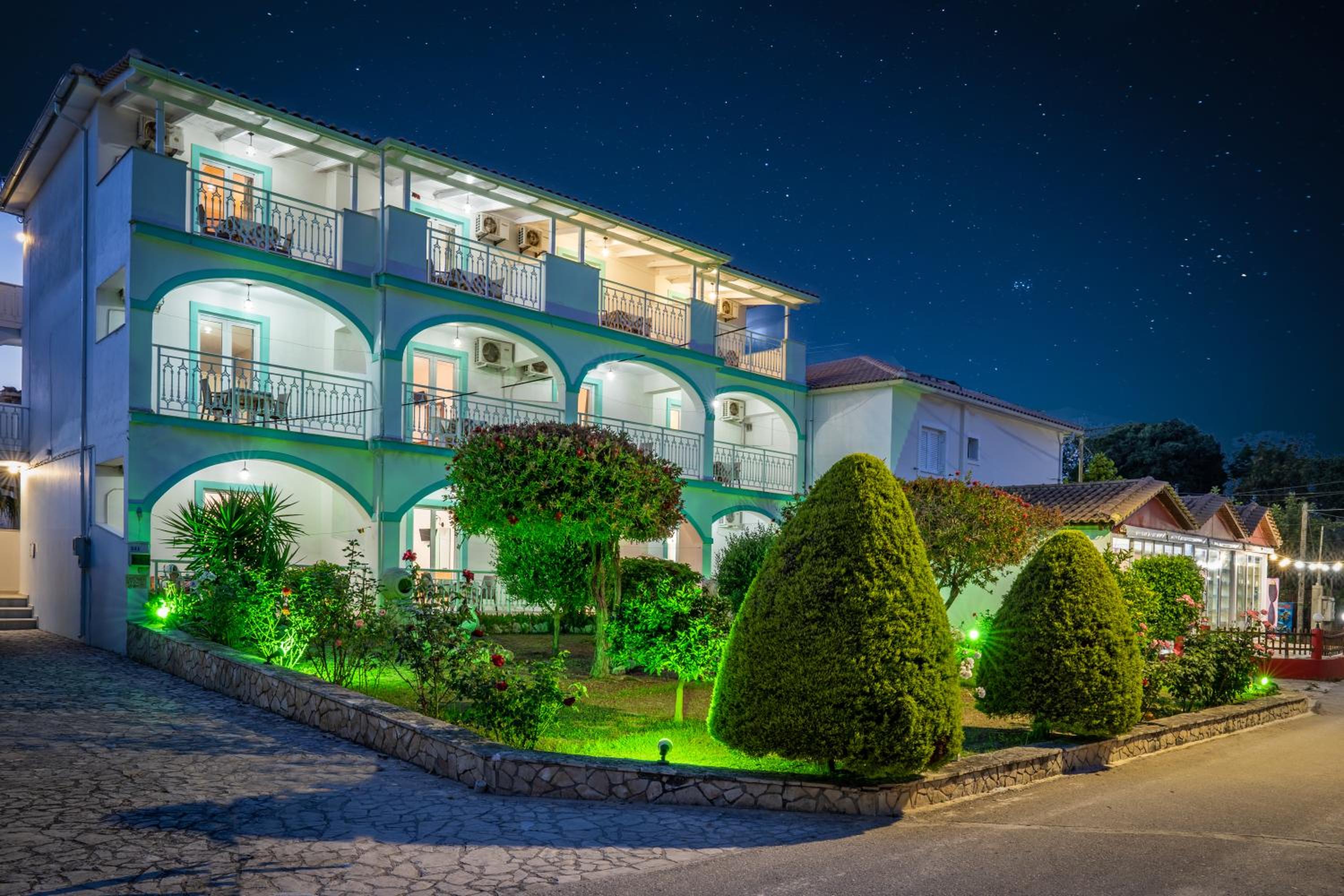 Hotel Rania's Deluxe Studios - Image 1