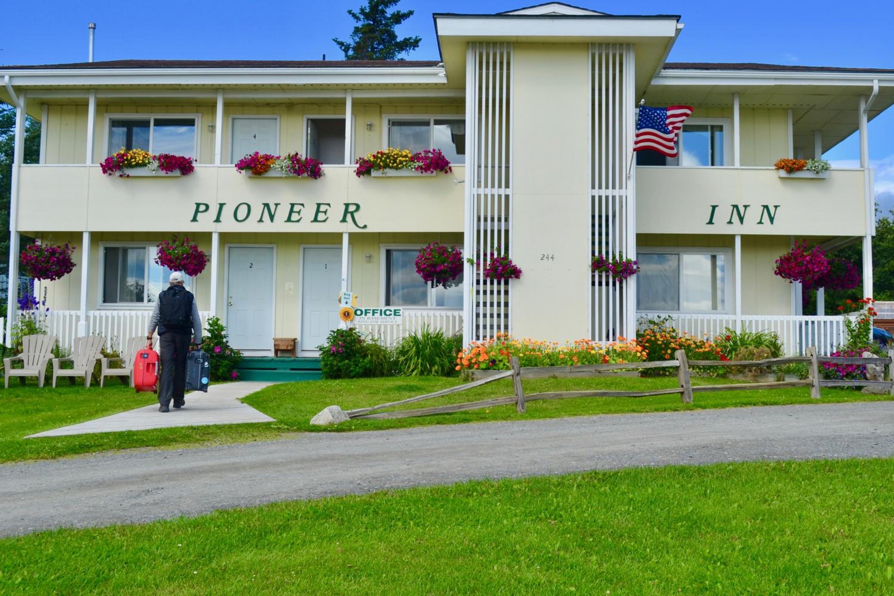 Homer Vacations - Pioneer Inn Downtown - Property Image 2