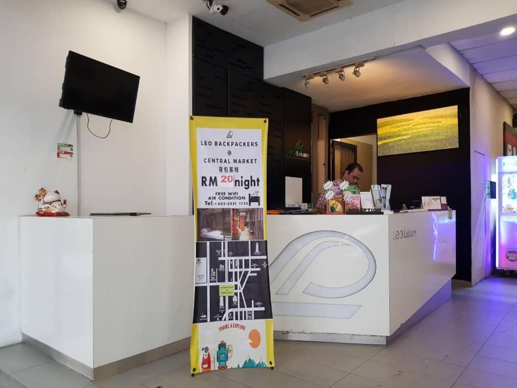 Leo Backpackers @ Central Market