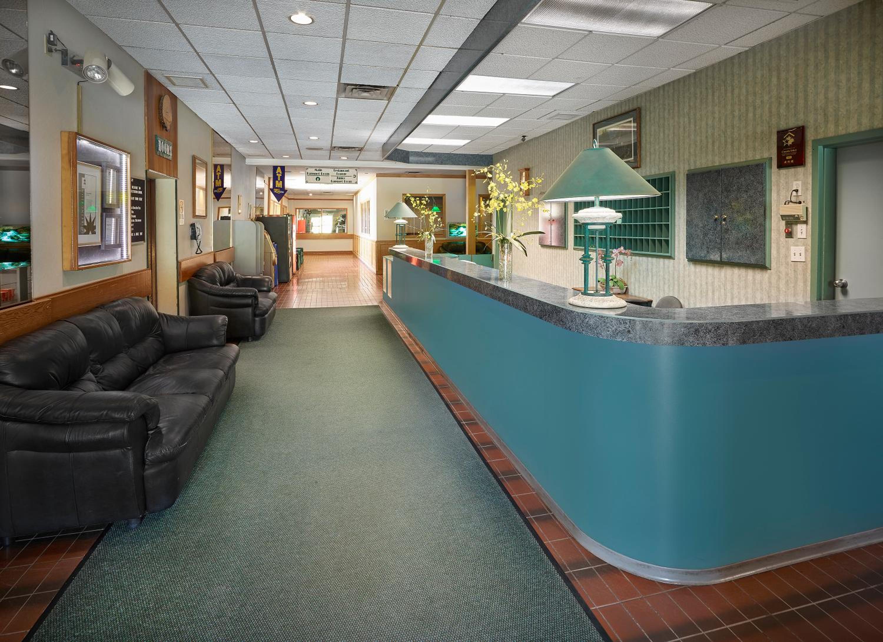 Hinton Vacations - Crestwood Hotel - Property Image 7
