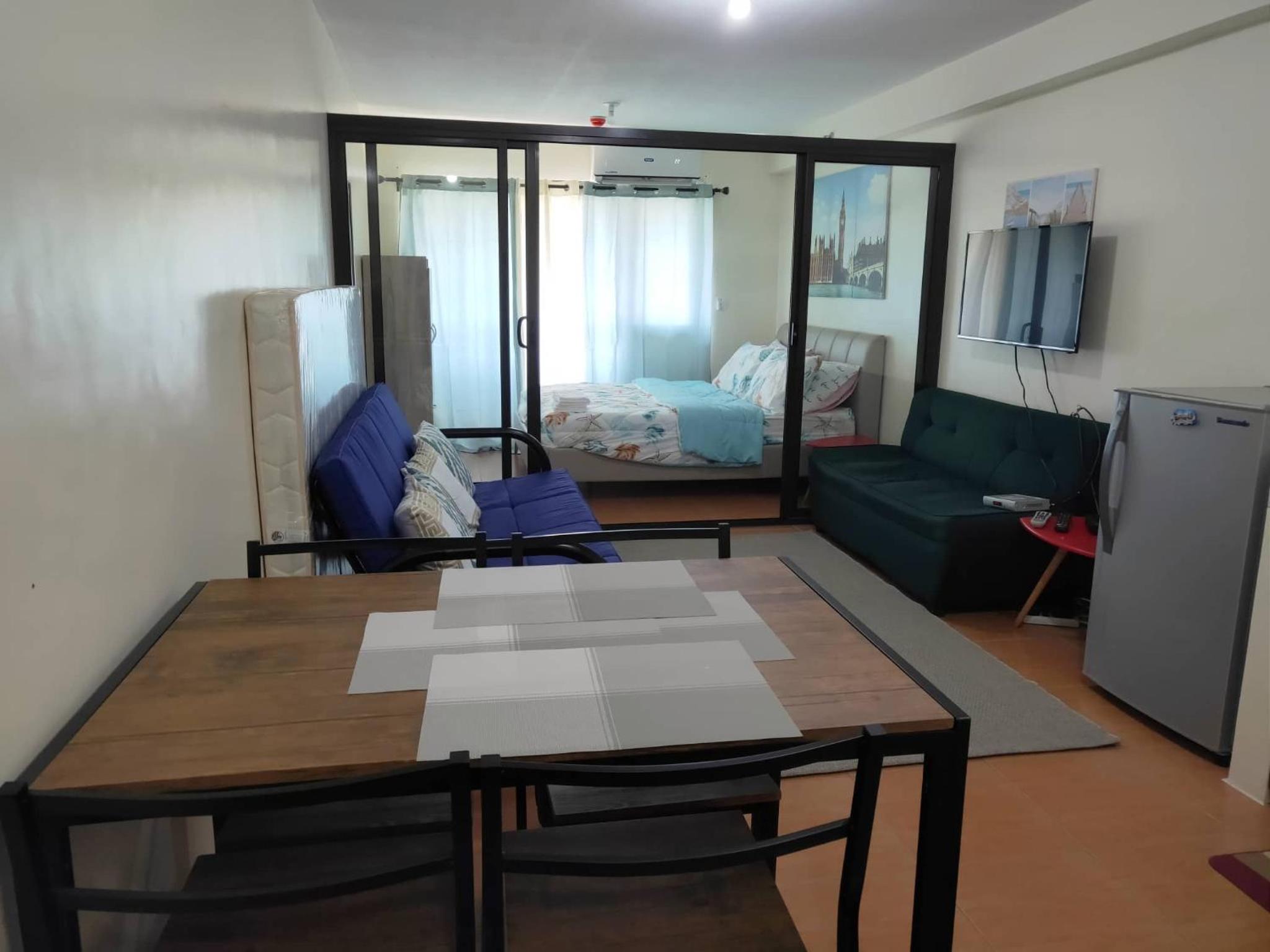 Oasis Studio Near Limketkai Mall Pool, Wi-Fi & Cable TV view 3