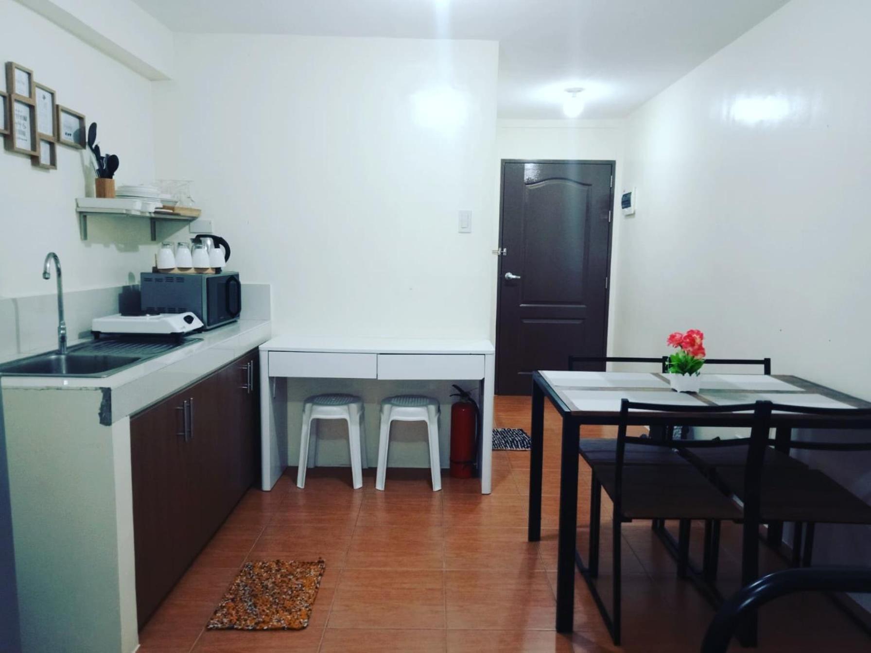 Oasis Studio Near Limketkai Mall Pool, Wi-Fi & Cable TV view 4