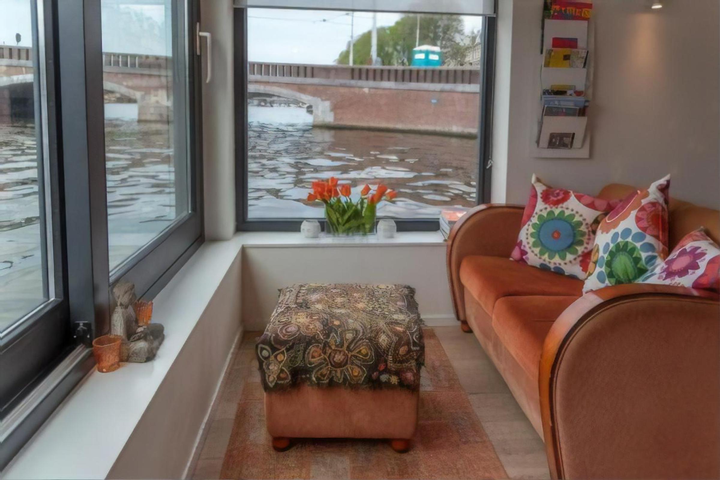 Houseboat Ark van Amstel