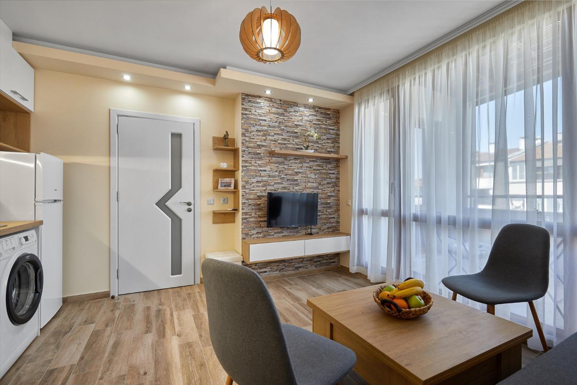 ROMANCE APARTAMENT & Free Parking view 2