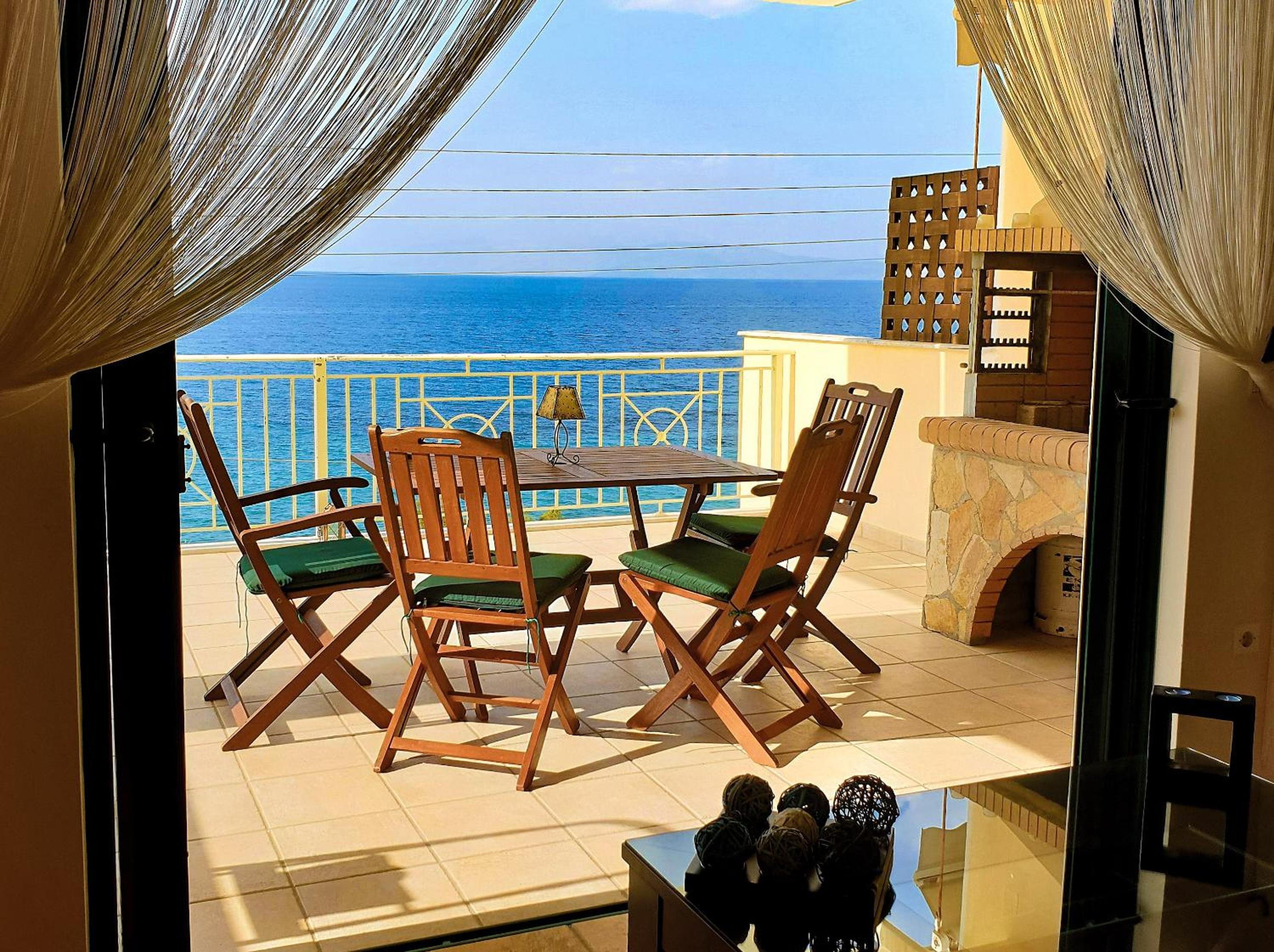 Derveni Seaside Apartments - Deluxe Sea View Penthouse Jacuzzi-BBQ & Groundfloor Garden View Apartment view 2