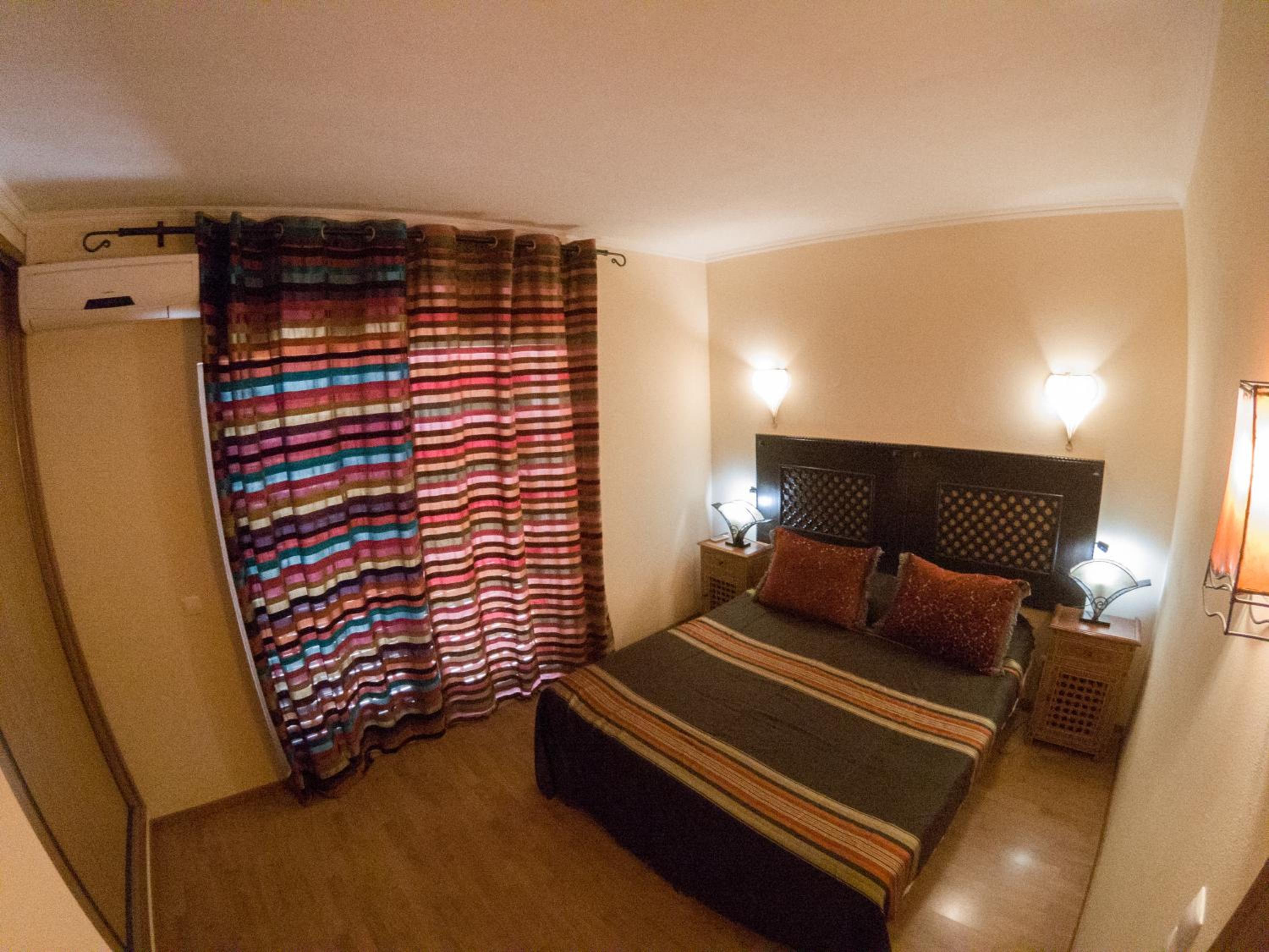 Inn Seventies Cheap and Chic