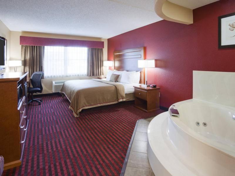 Minneapolis / St Paul Vacations - GrandStay Hotel  Suites - Stillwater - Property Image 3